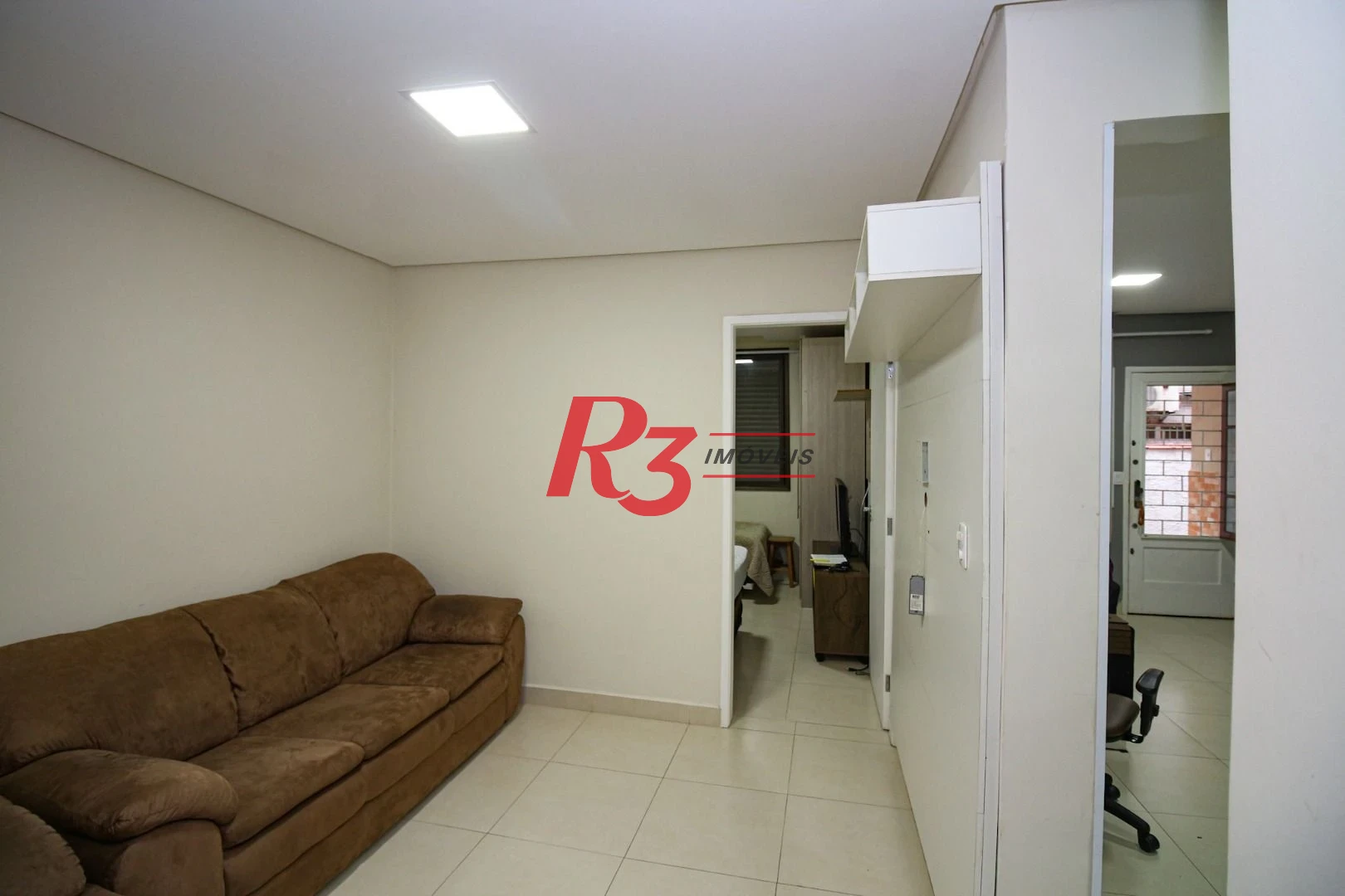 APARTAMENTO NO BOQUEIRÃO - LOCALIZAÇÃO PRIVILEGIADA -  2 DORM E 1 SUÍTE - 2 SALAS  - MOBILIADO