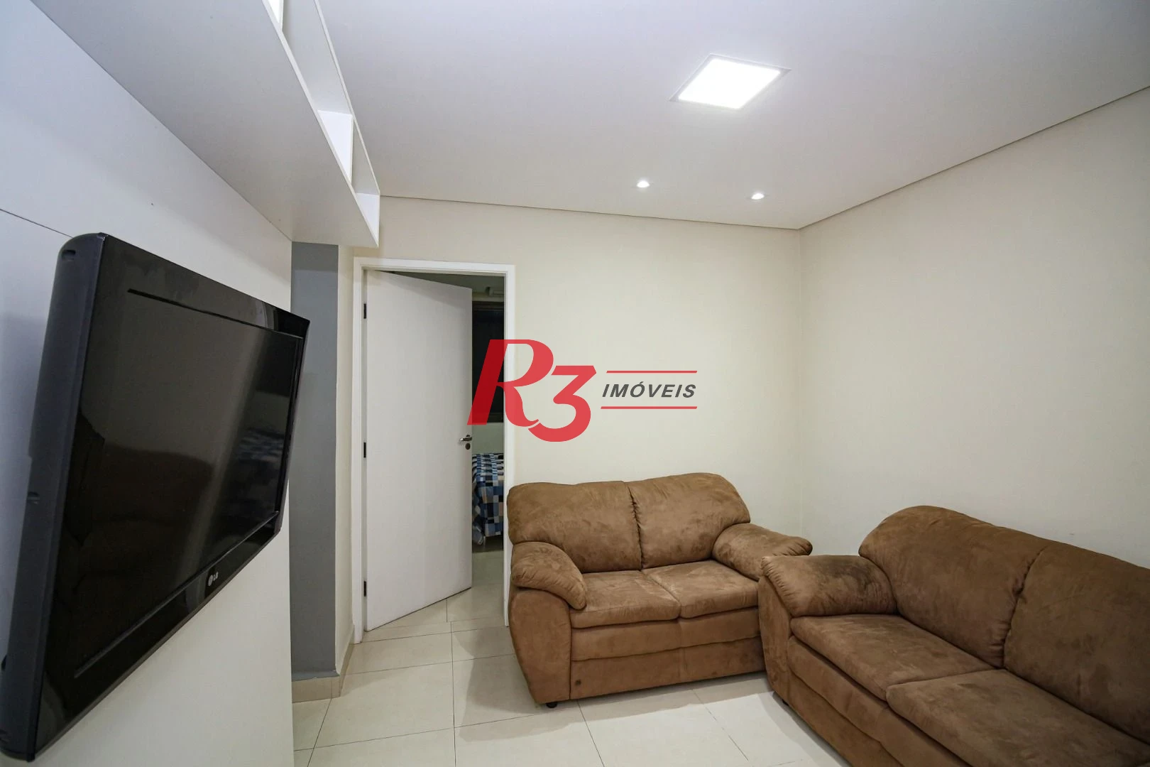 APARTAMENTO NO BOQUEIRÃO - LOCALIZAÇÃO PRIVILEGIADA -  2 DORM E 1 SUÍTE - 2 SALAS  - MOBILIADO