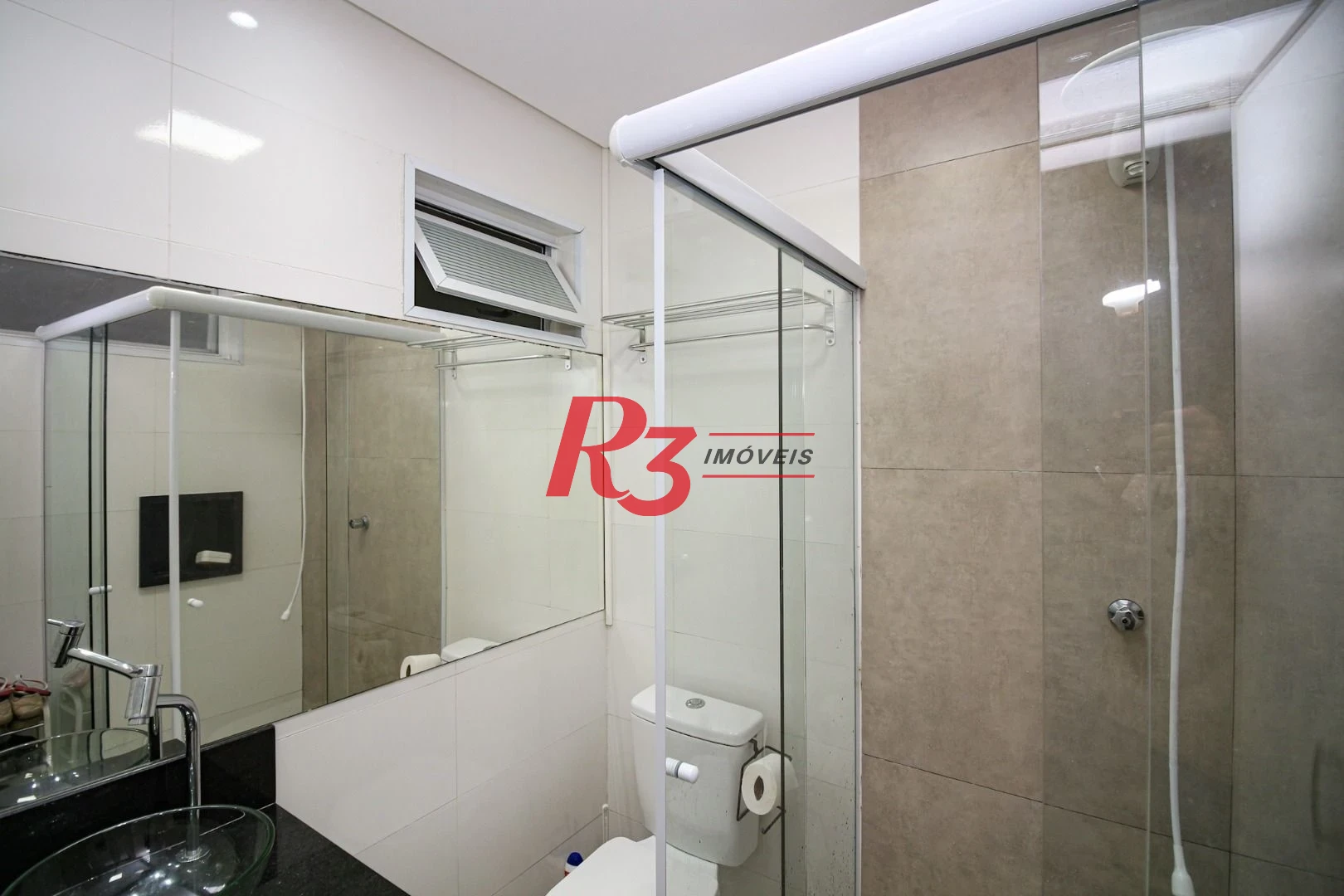 APARTAMENTO NO BOQUEIRÃO - LOCALIZAÇÃO PRIVILEGIADA -  2 DORM E 1 SUÍTE - 2 SALAS  - MOBILIADO