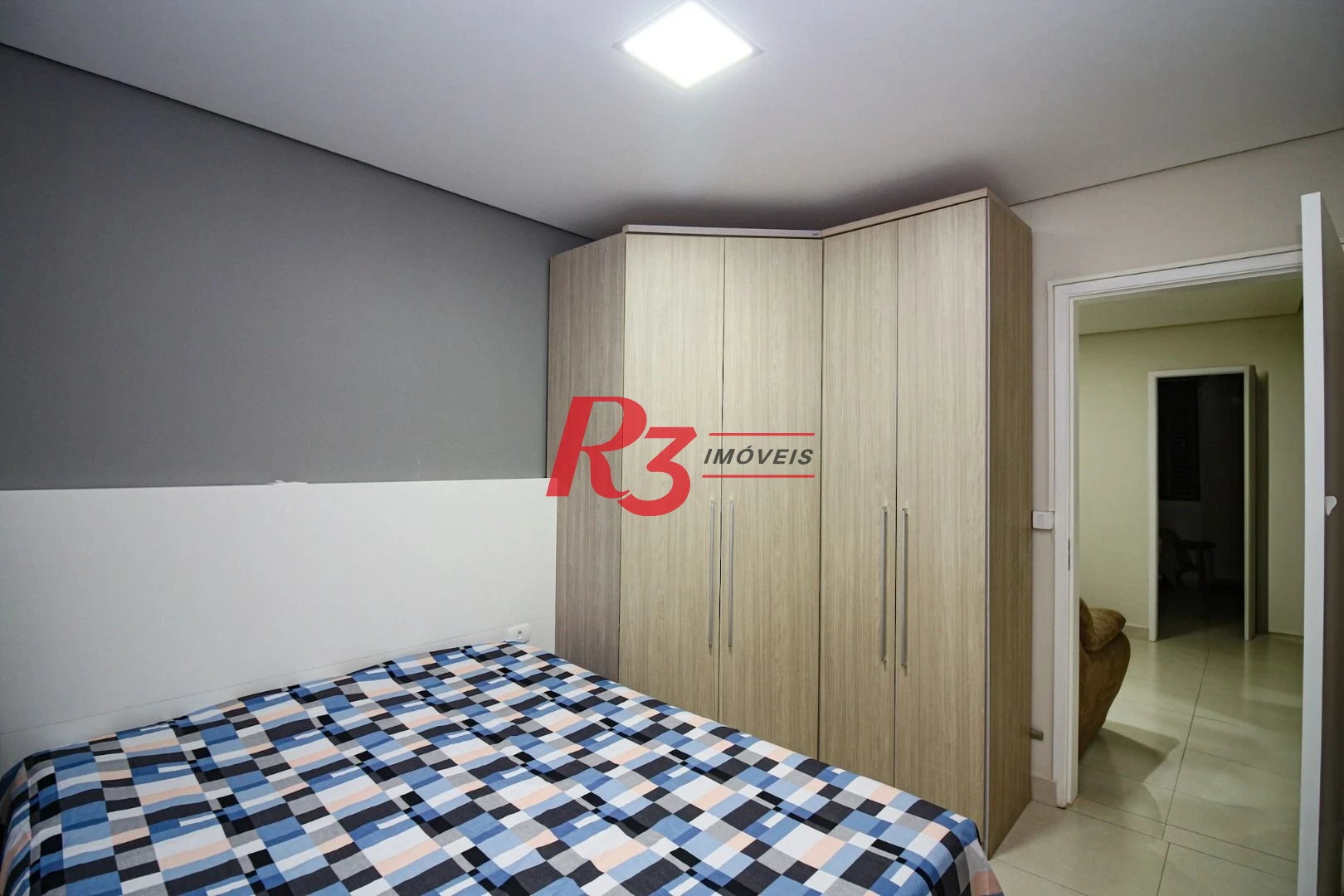 APARTAMENTO NO BOQUEIRÃO - LOCALIZAÇÃO PRIVILEGIADA -  2 DORM E 1 SUÍTE - 2 SALAS  - MOBILIADO