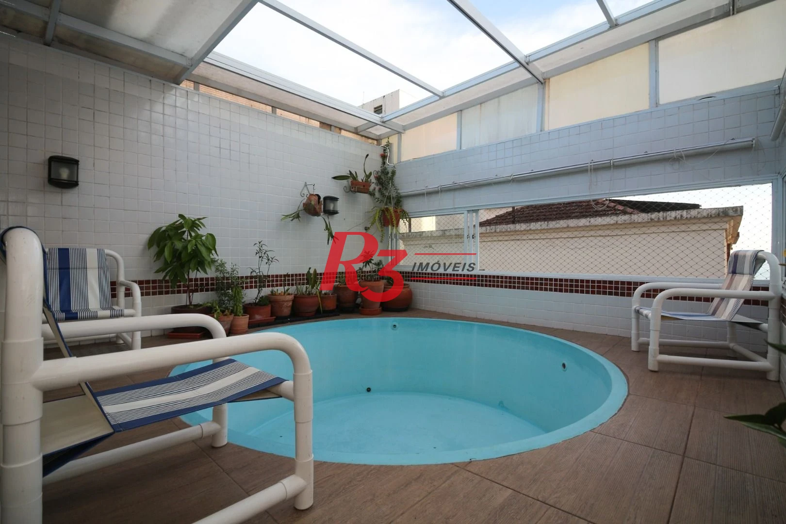 Espetacular cobertura duplex a venda no Embaré, com piscina vista mar e churrasqueira, 3 quartos, 2 suítes,  2 vagas demarcadas, condição imperdível!!