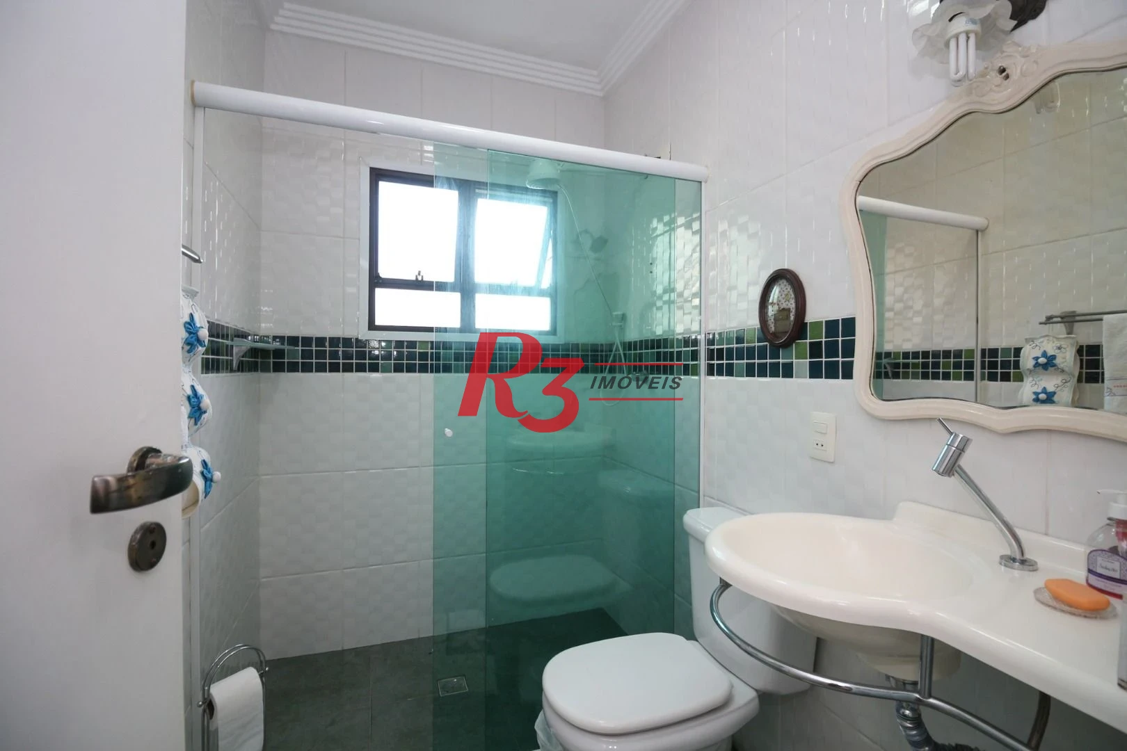 Espetacular cobertura duplex a venda no Embaré, com piscina vista mar e churrasqueira, 3 quartos, 2 suítes,  2 vagas demarcadas, condição imperdível!!