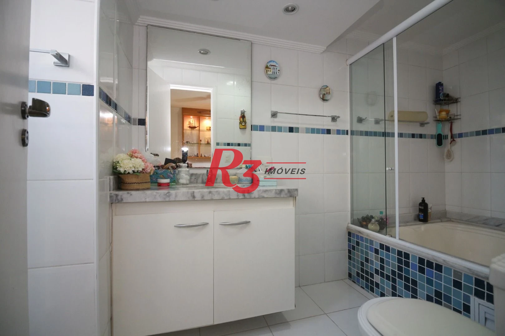 Espetacular cobertura duplex a venda no Embaré, com piscina vista mar e churrasqueira, 3 quartos, 2 suítes,  2 vagas demarcadas, condição imperdível!!