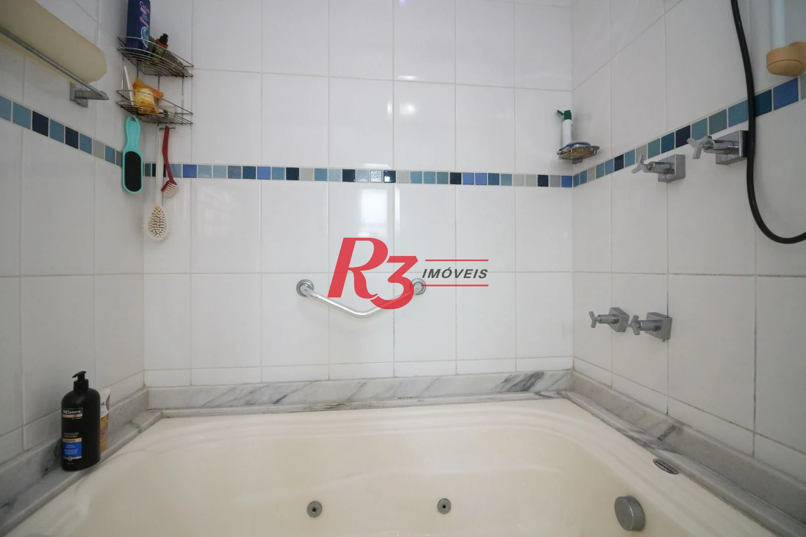 Espetacular cobertura duplex a venda no Embaré, com piscina vista mar e churrasqueira, 3 quartos, 2 suítes,  2 vagas demarcadas, condição imperdível!!