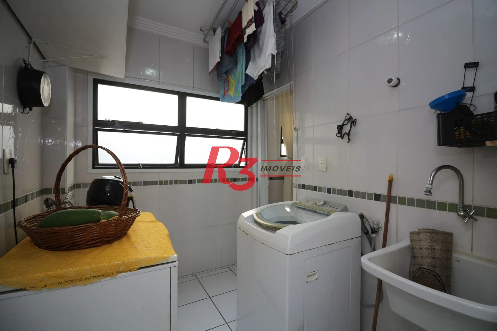 Espetacular cobertura duplex a venda no Embaré, com piscina vista mar e churrasqueira, 3 quartos, 2 suítes,  2 vagas demarcadas, condição imperdível!!