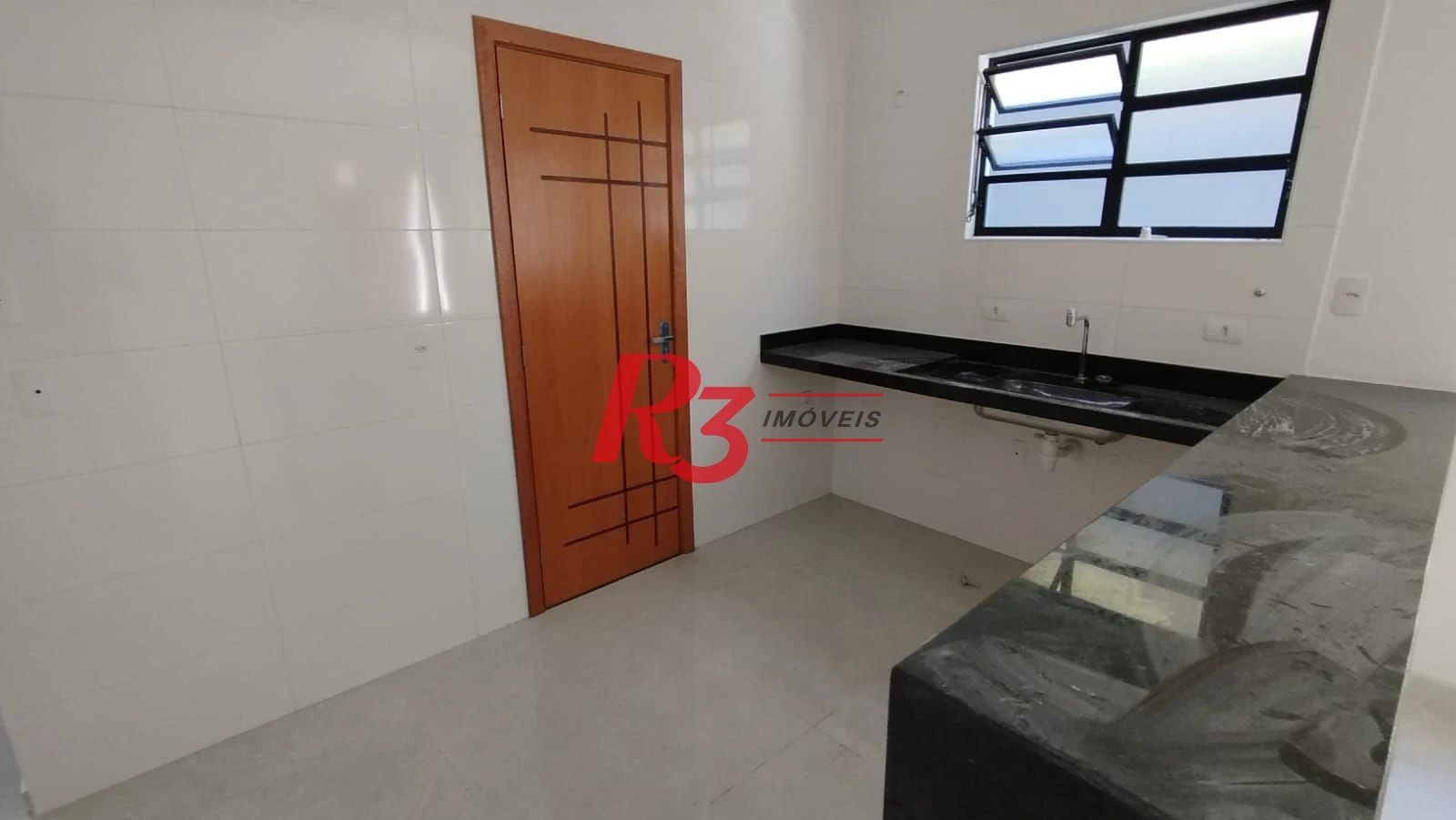 Casa com 3 dormitórios à venda, 200 m² por R$ 1.050.000,00 - Embaré - Santos/SP