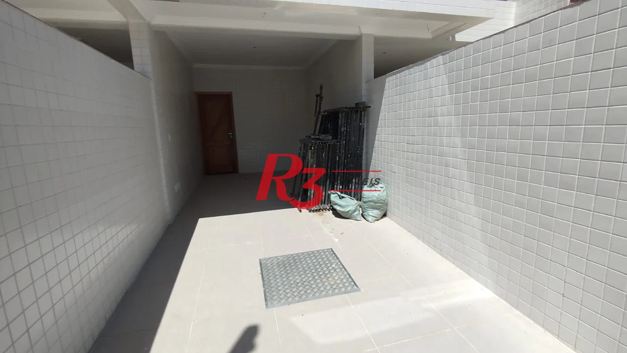 CASA SOBRESPOSTA ALTA - 4 DORMITÓRIO E 2 SUÍTES CHURRASQUEIRA E PISCINA