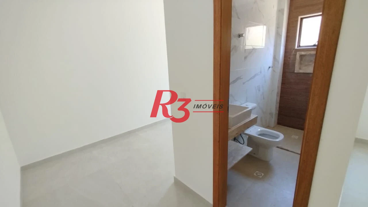 CASA SOBRESPOSTA ALTA - 4 DORMITÓRIO E 2 SUÍTES CHURRASQUEIRA E PISCINA