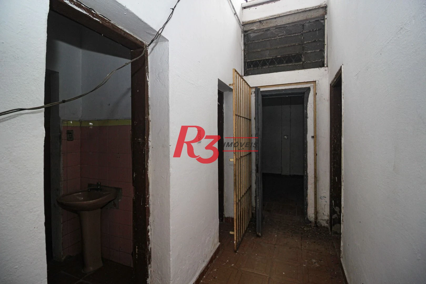 Galpão, 390 m² - venda por R$ 690.000,00 ou aluguel por R$ 4.257,00/mês - Vila Nova - Santos/SP