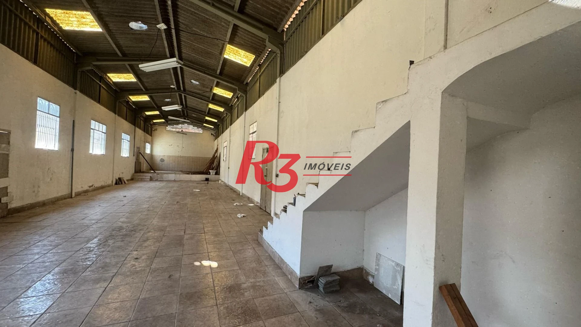 Galpão para alugar, 347 m² por R$ 11.750,00/mês - Parque Bitaru - São Vicente/SP