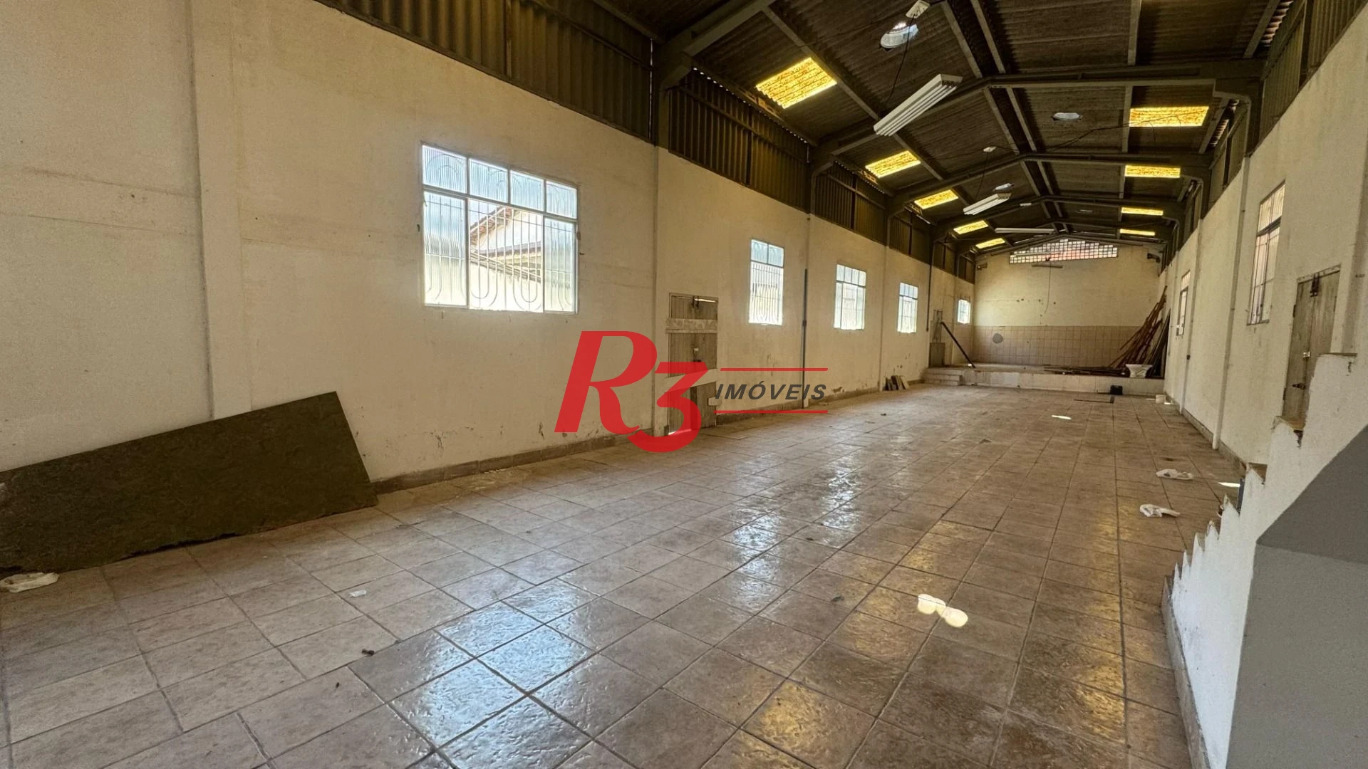 Galpão para alugar, 347 m² por R$ 11.750,00/mês - Parque Bitaru - São Vicente/SP