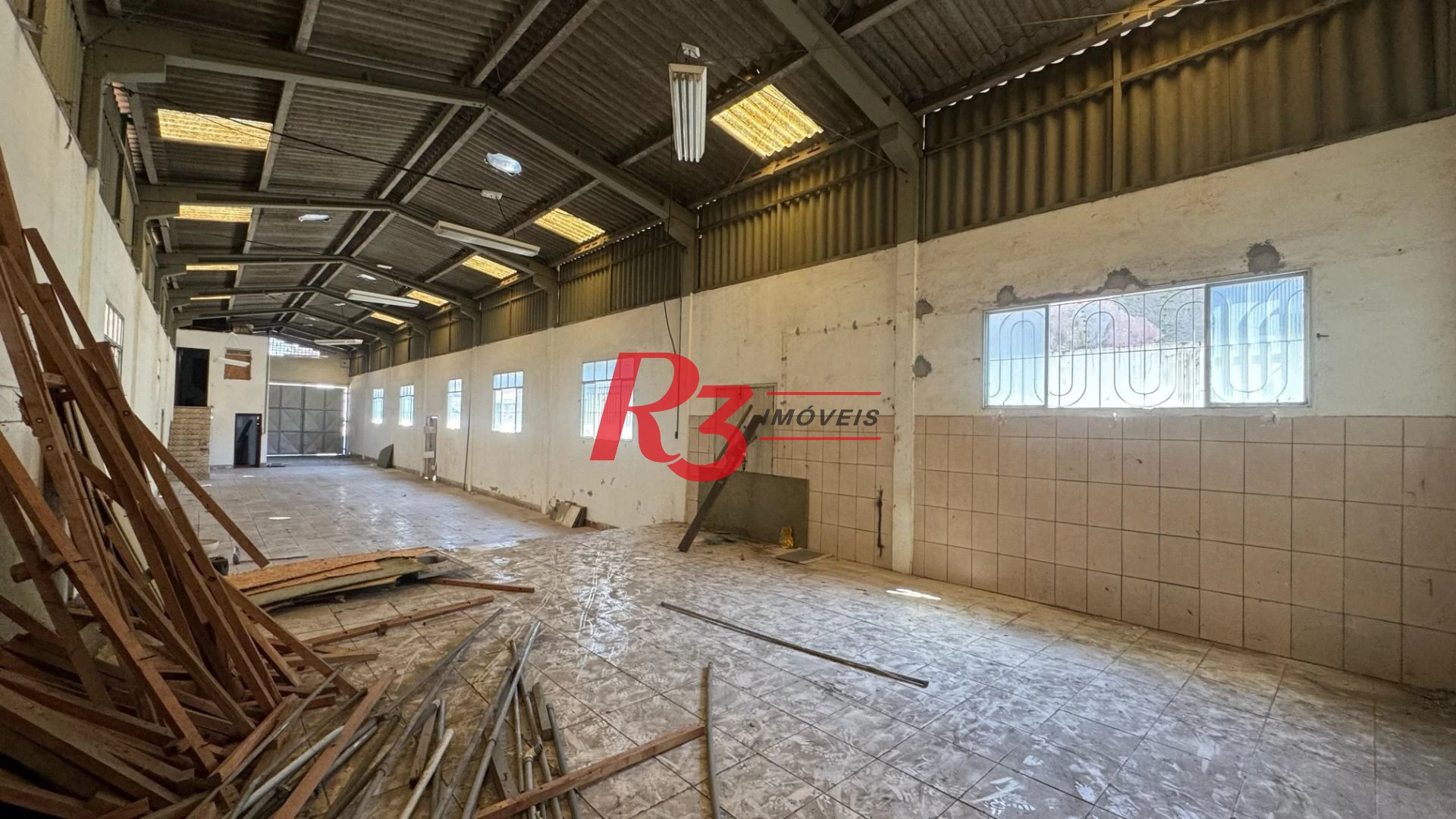 Galpão para alugar, 347 m² por R$ 11.750,00/mês - Parque Bitaru - São Vicente/SP