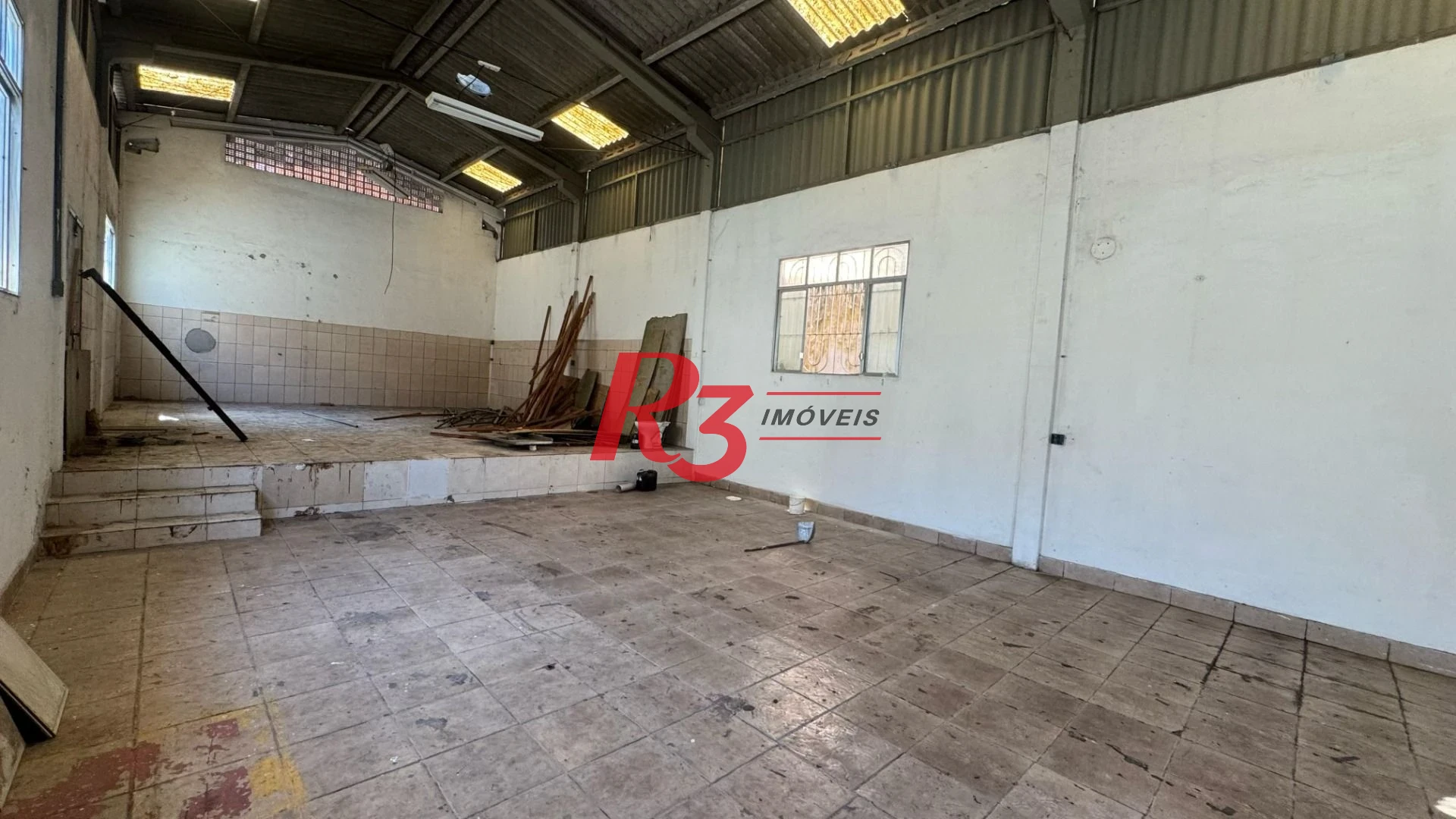 Galpão para alugar, 347 m² por R$ 11.750,00/mês - Parque Bitaru - São Vicente/SP