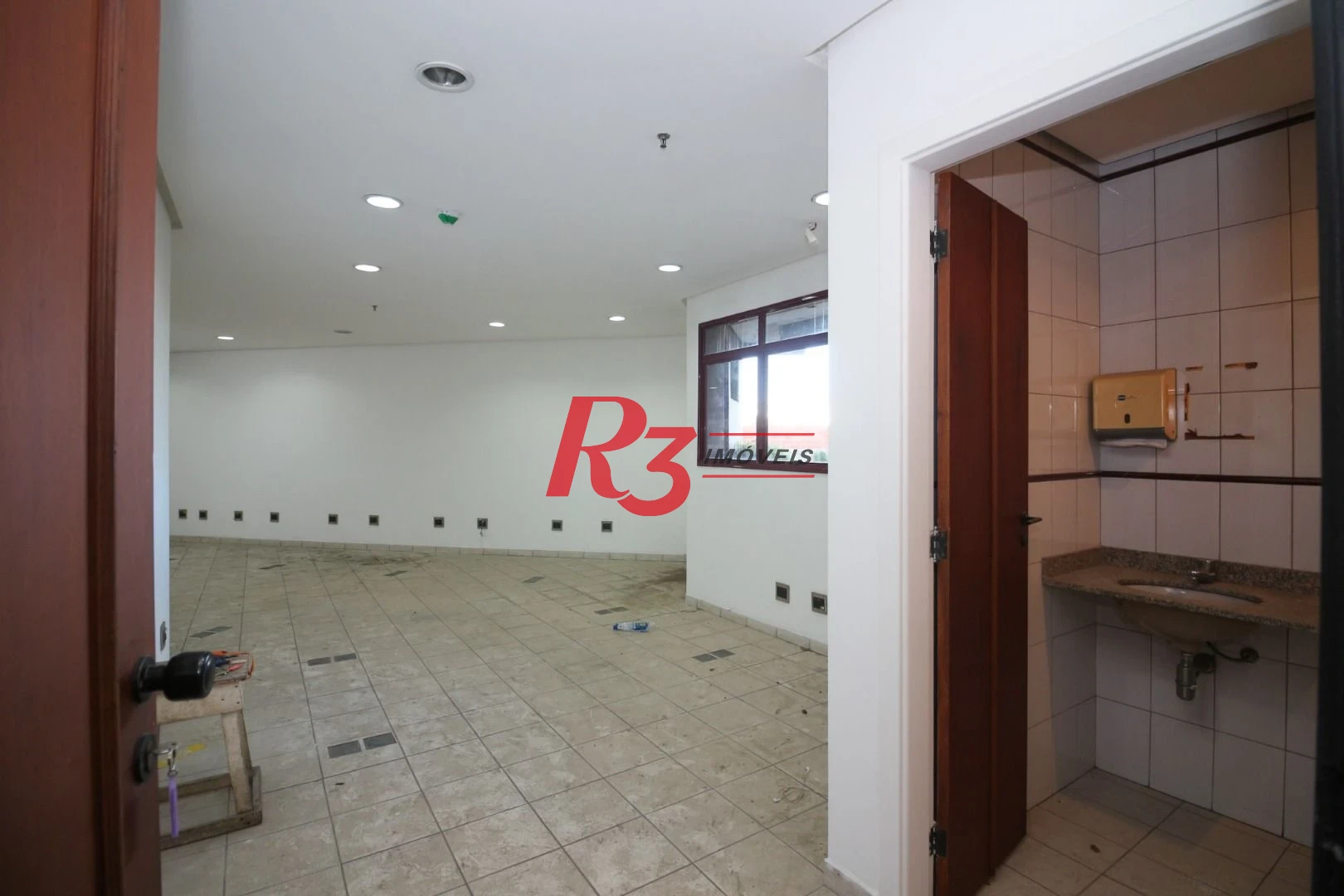 Sala à venda, 57 m² por R$ 350.000,00 - Vila Nova - Santos/SP
