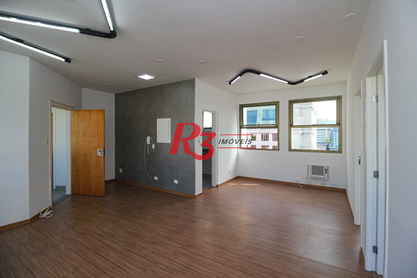 Conjunto para alugar, 70 m² por R$ 3.850,02/mês - Gonzaga - Santos/SP