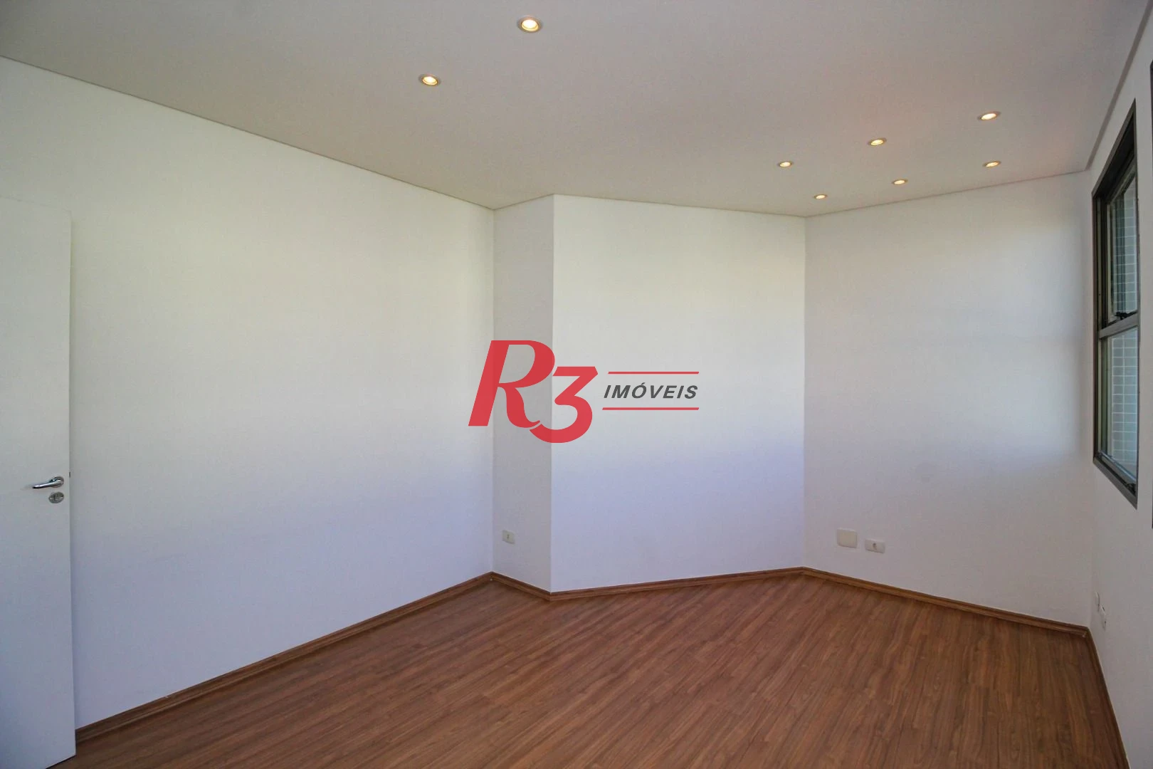 Conjunto para alugar, 70 m² por R$ 3.850,02/mês - Gonzaga - Santos/SP