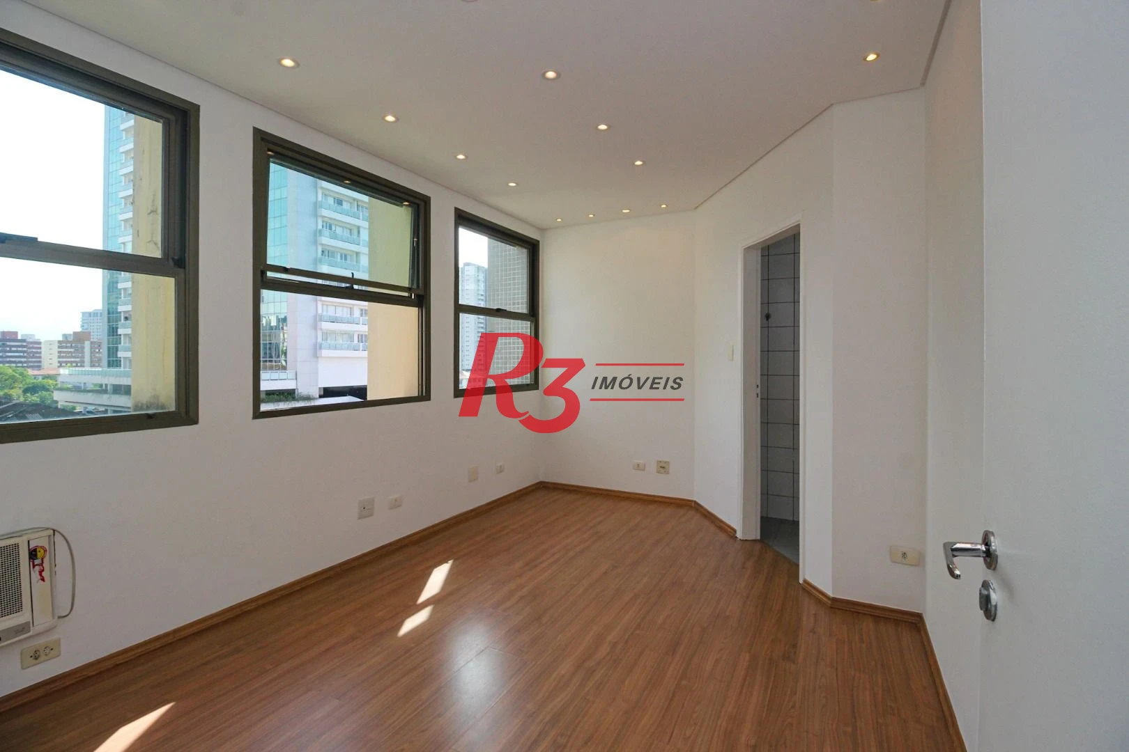 Conjunto para alugar, 70 m² por R$ 3.850,02/mês - Gonzaga - Santos/SP