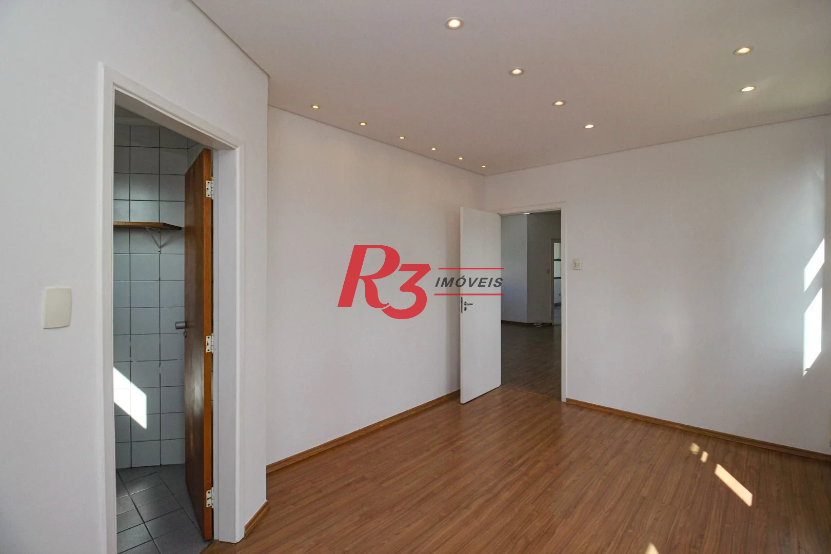 Conjunto para alugar, 70 m² por R$ 3.850,02/mês - Gonzaga - Santos/SP