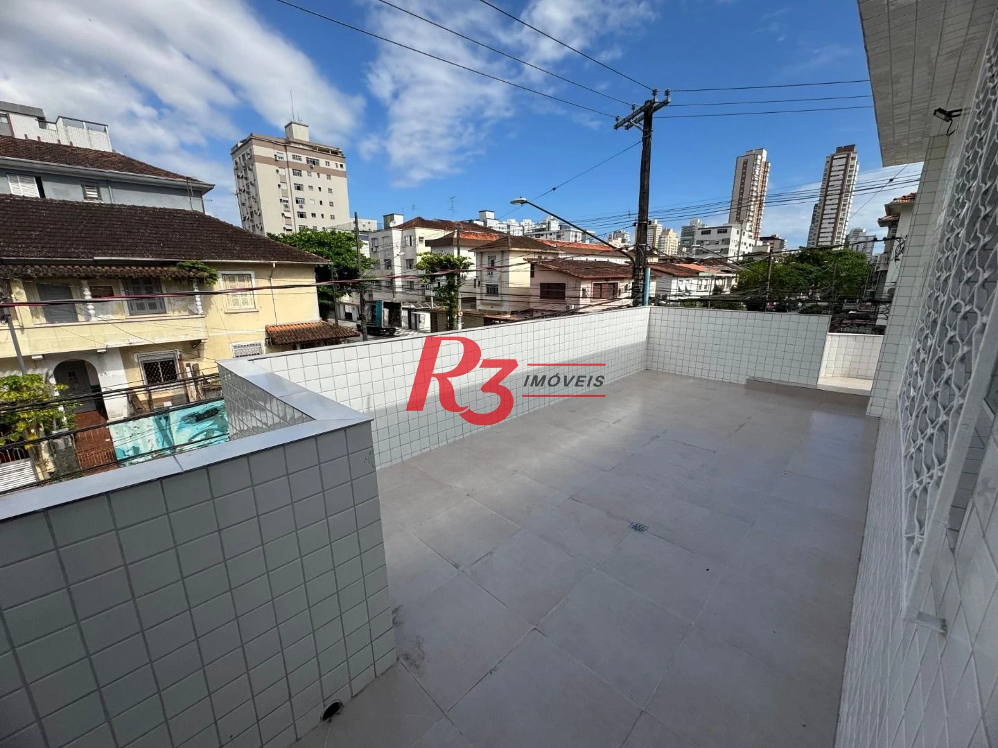 Sobreposta alta 3 dormitórios para locação  R$ 3.500,00 no Campo Grande em Santos