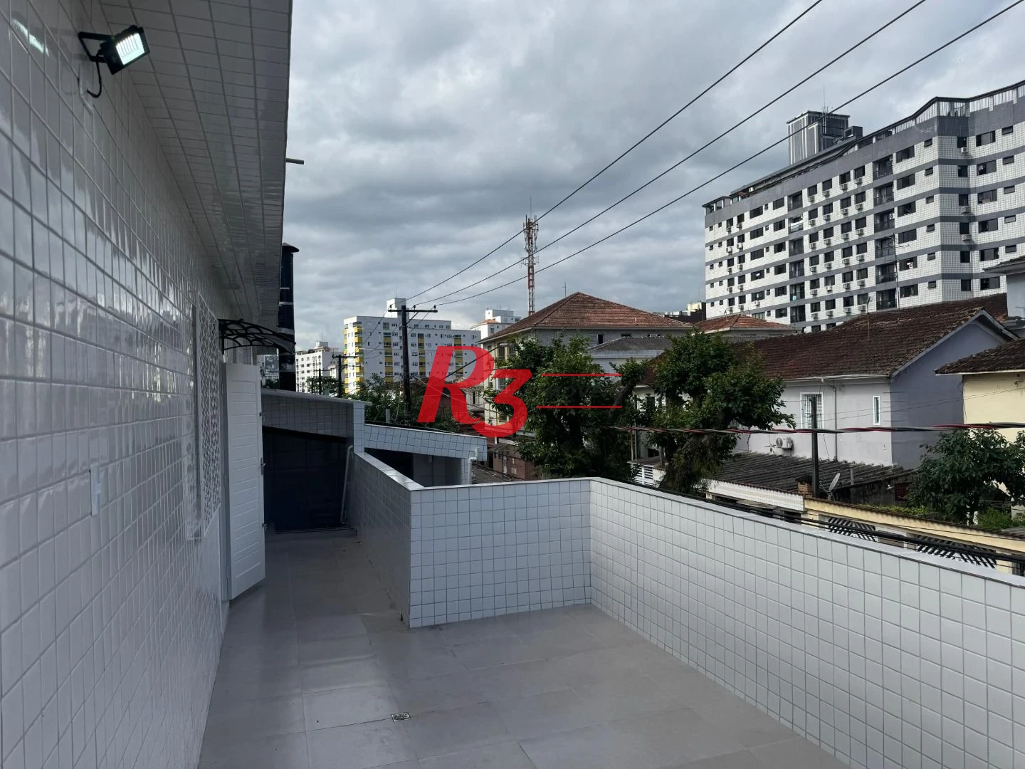 Sobreposta alta 3 dormitórios para locação  R$ 3.500,00 no Campo Grande em Santos