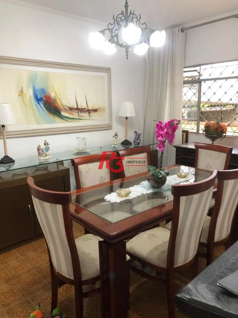 Excelente casa com 300m2 de área
