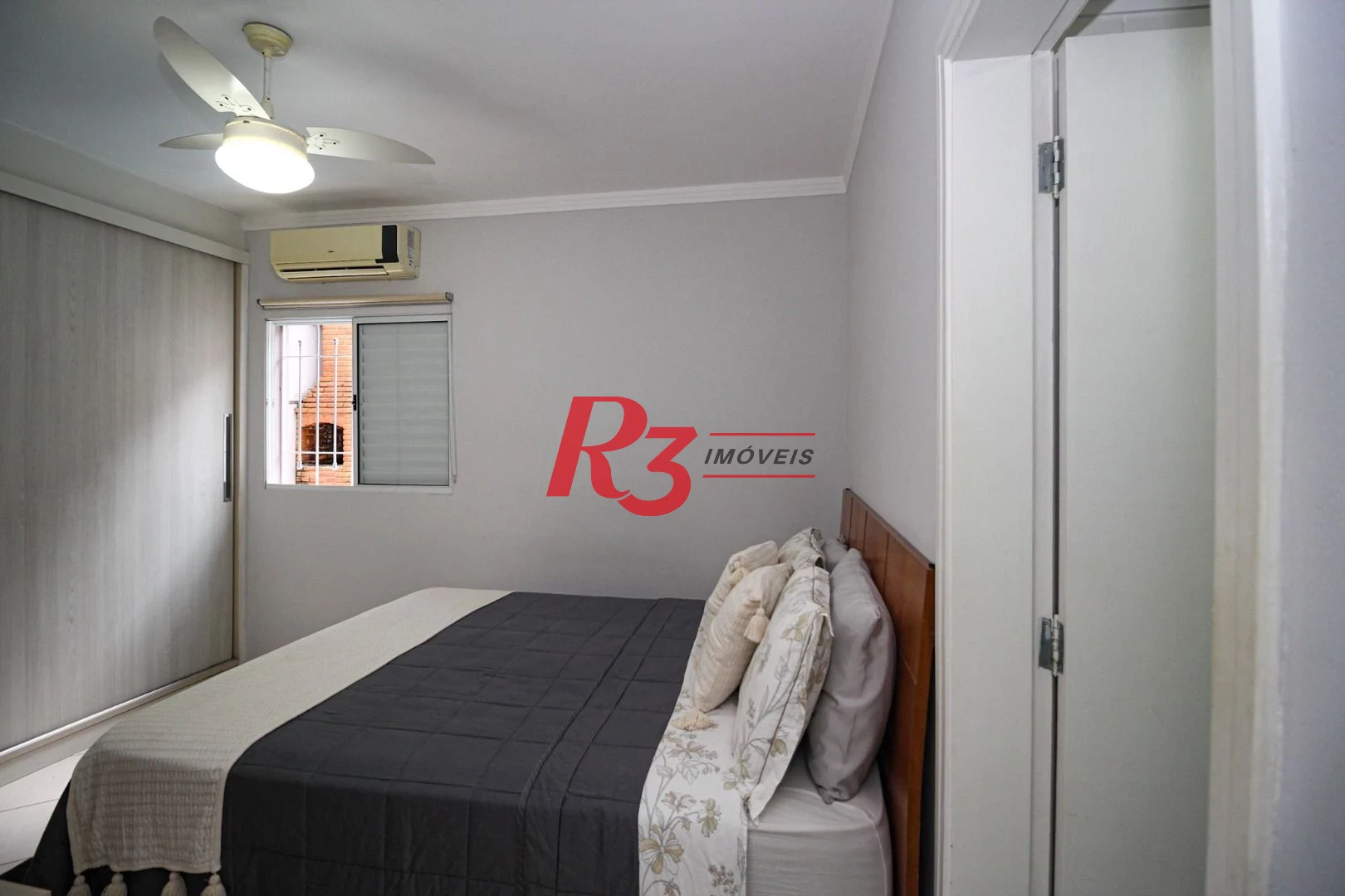 Casa com 3 dormitórios c 3 suites, Piscina  à venda, 141 m² por R$ 1.340.000 - Marapé - Santos/SP