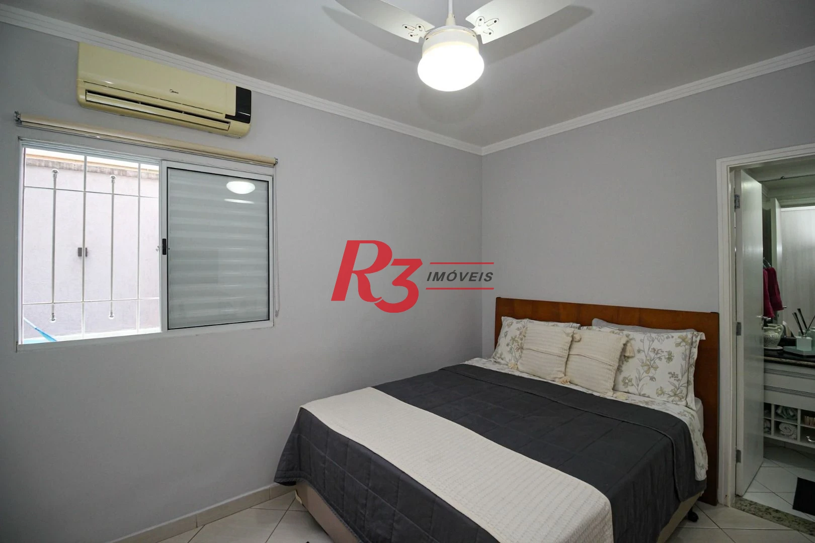 Casa com 3 dormitórios c 3 suites, Piscina  à venda, 141 m² por R$ 1.340.000 - Marapé - Santos/SP