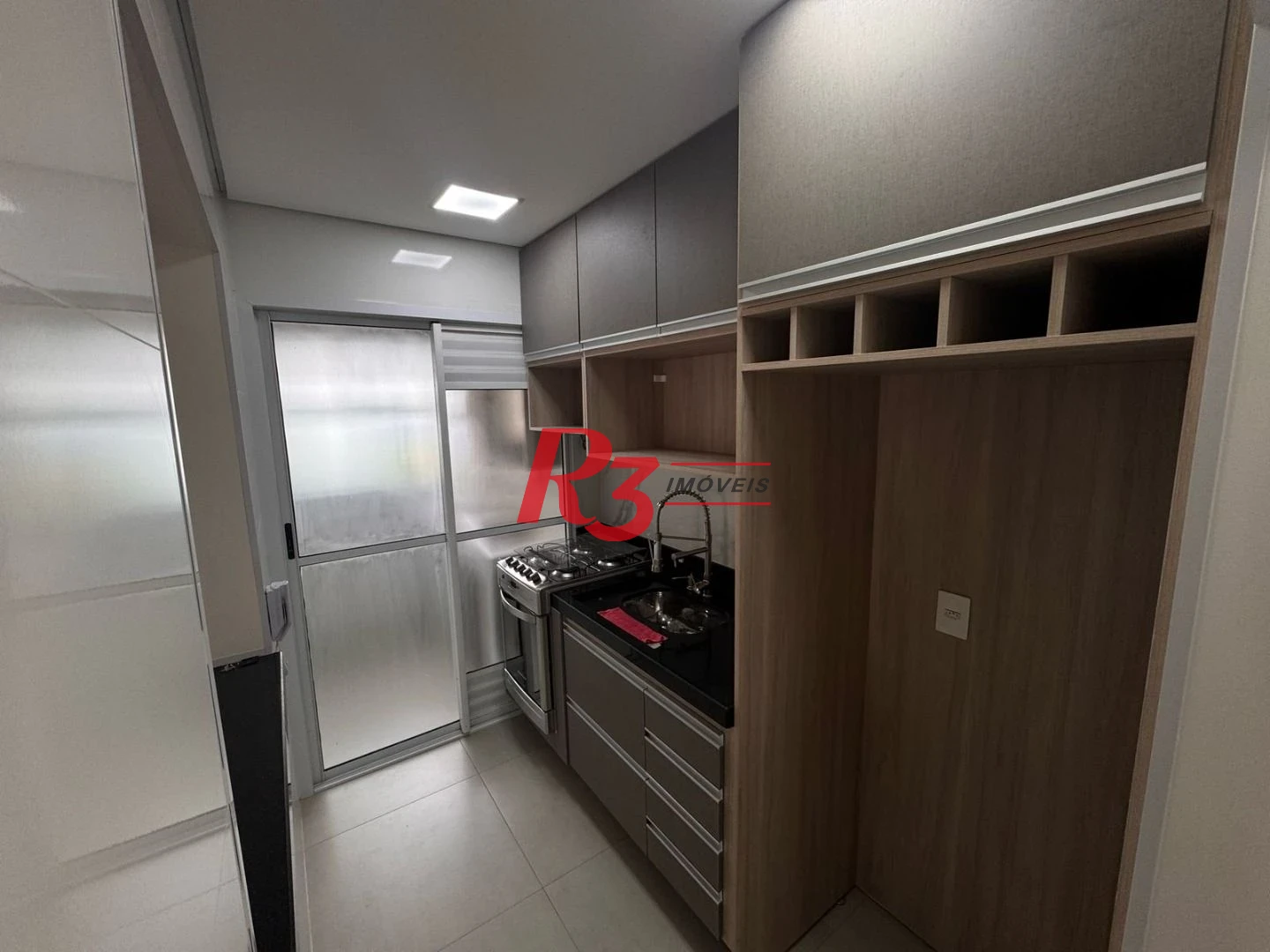 Apartamento com 3 dormitórios à venda, 69 m² por R$ 440.000,00 - Areia Branca - Santos/SP