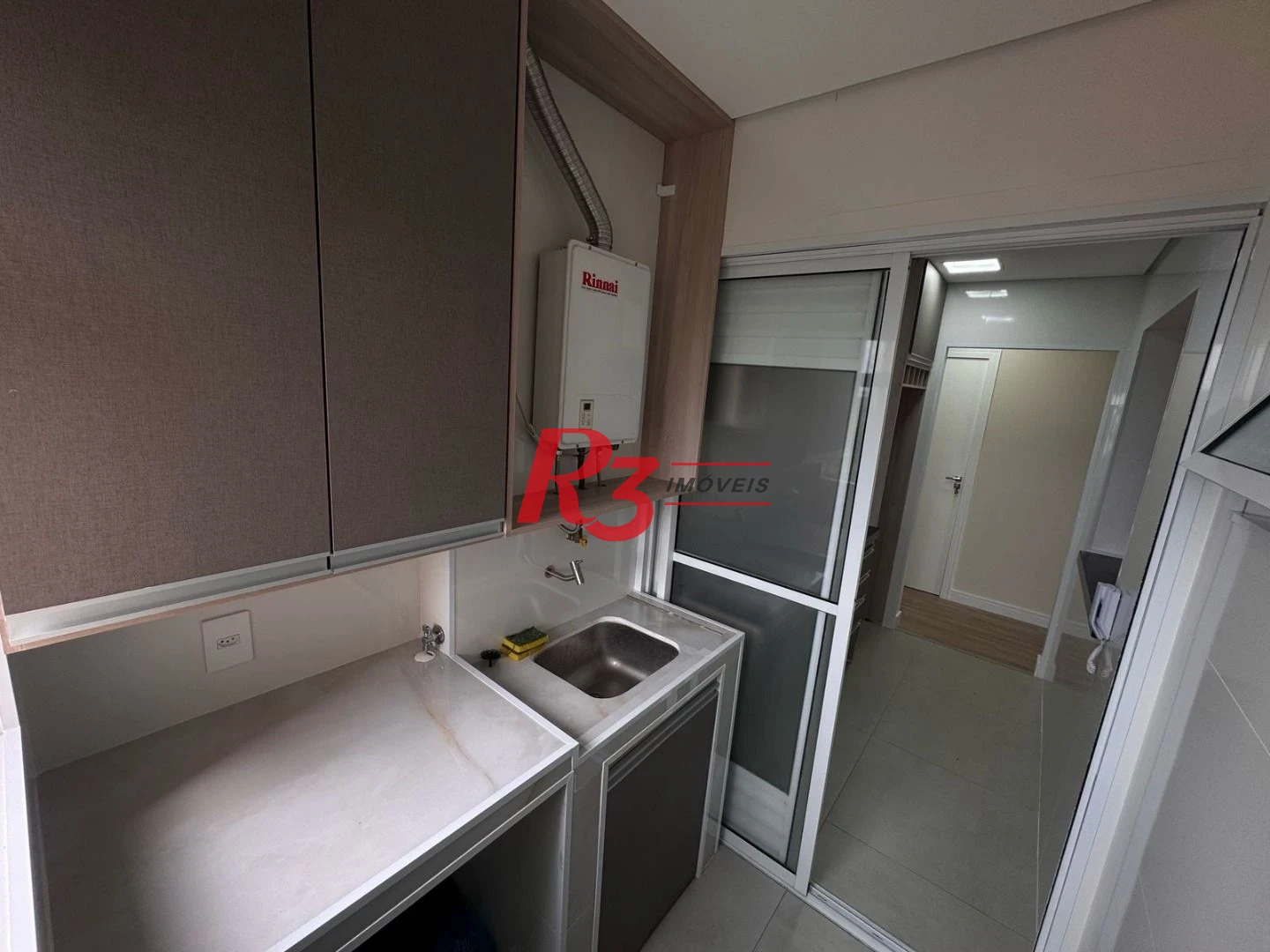 Apartamento com 3 dormitórios à venda, 69 m² por R$ 440.000,00 - Areia Branca - Santos/SP