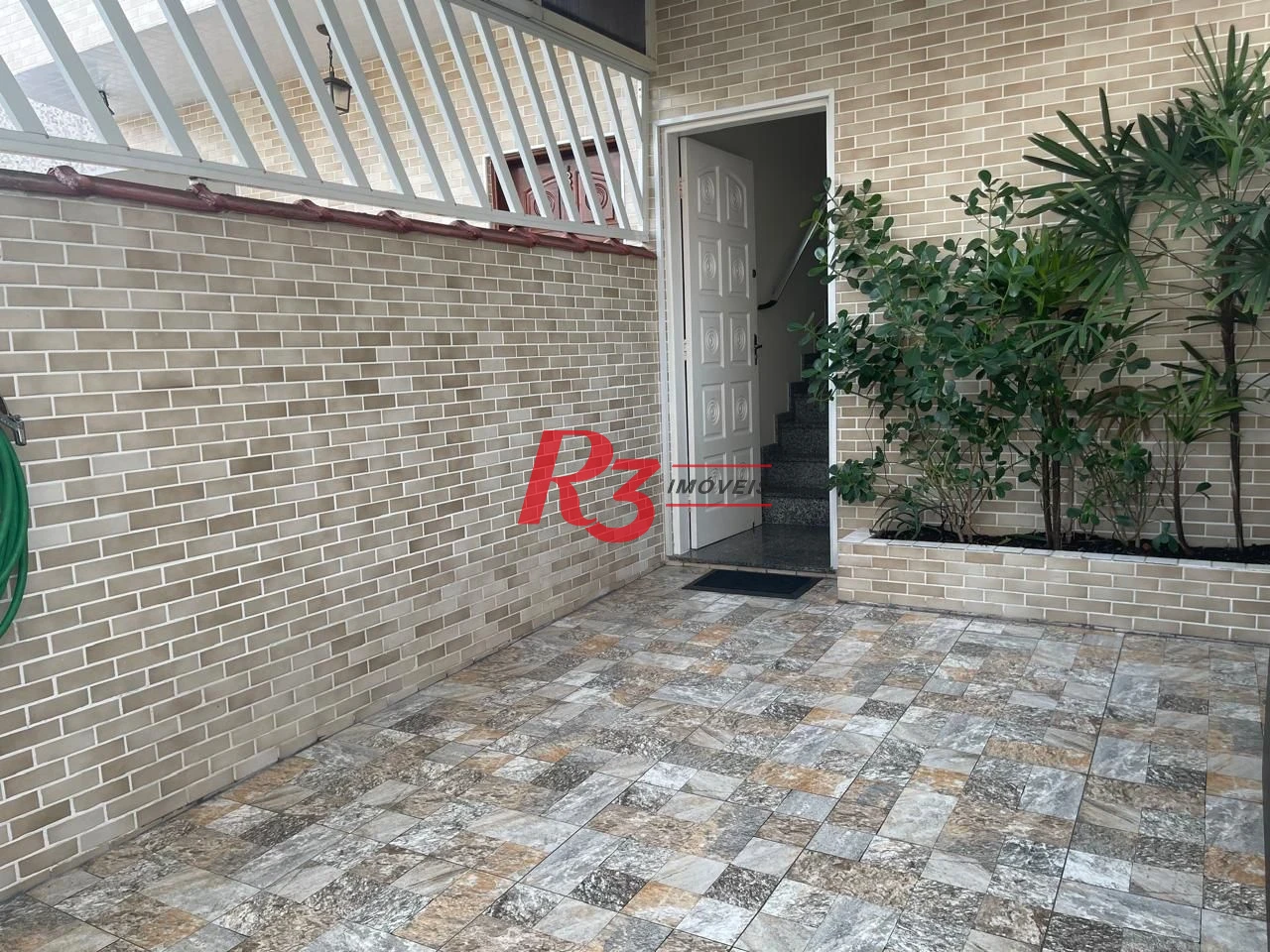 Casa com 3 dormitórios à venda, 111 m² por R$ 690.000,00 - Marapé - Santos/SP