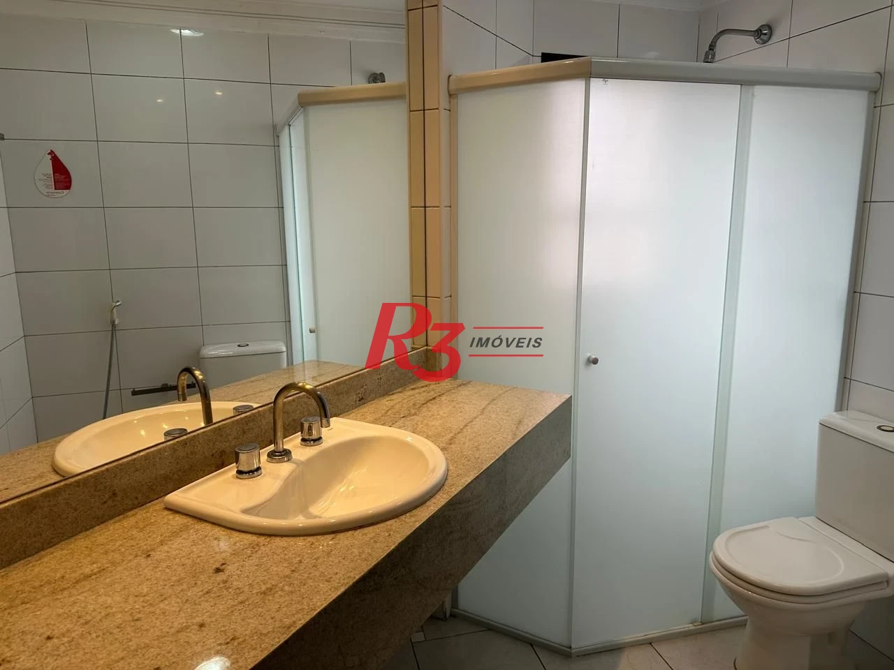 Flat 1 dormitório, sala e varanda  à venda, 44 m² por R$ 428.000 - Gonzaga - Santos/SP