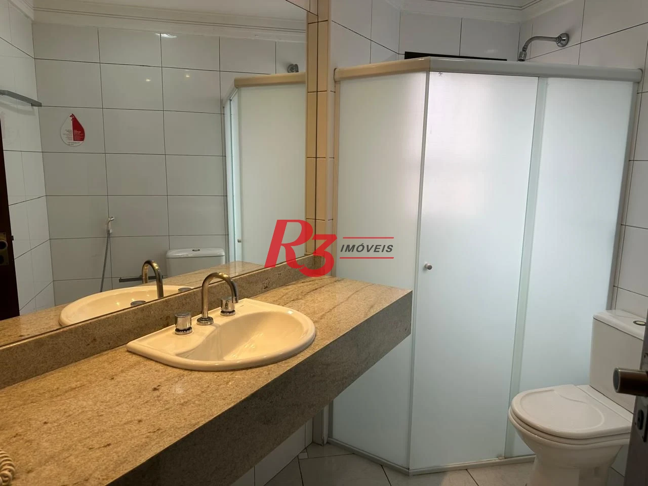 Flat 1 dormitório, sala e varanda  à venda, 44 m² por R$ 428.000 - Gonzaga - Santos/SP