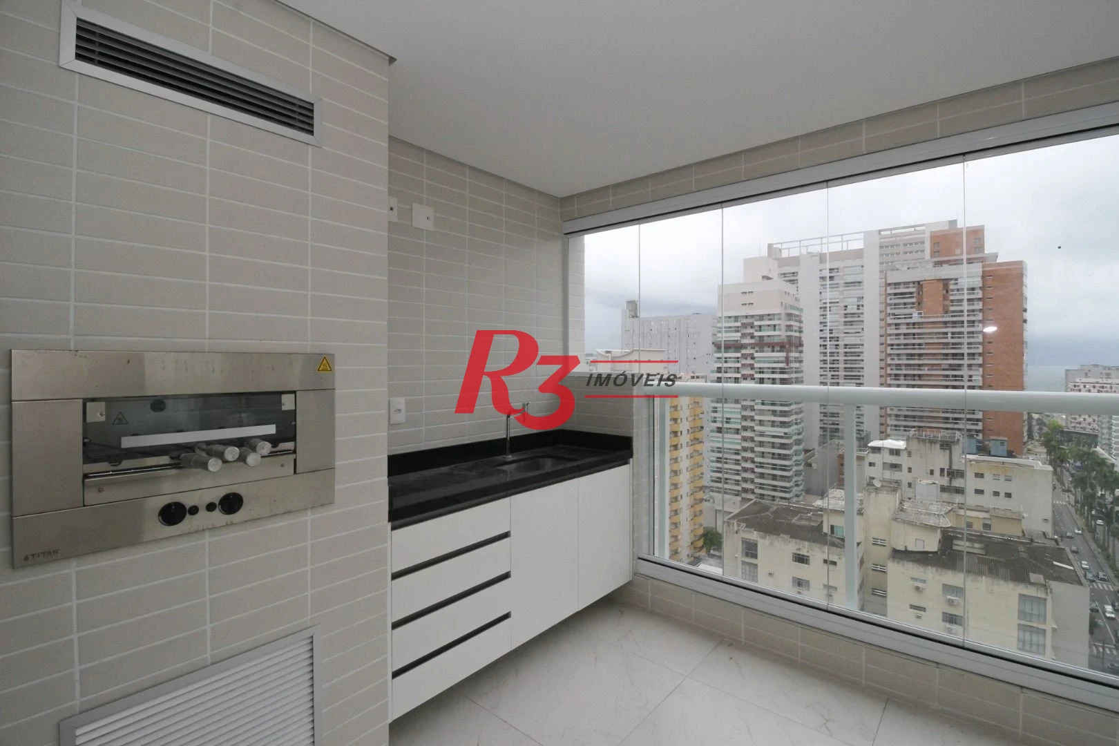 Apartamento para alugar, 101 m² por R$ 9.000,02/mês - Gonzaga - Santos/SP