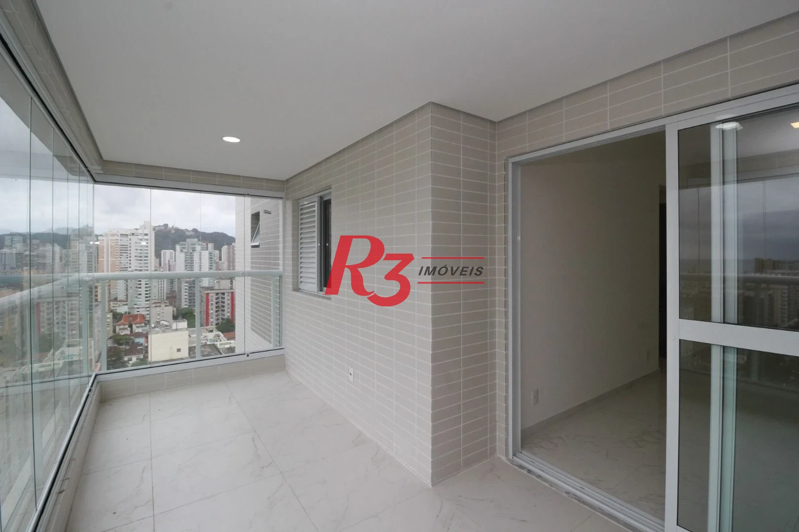 Apartamento para alugar, 101 m² por R$ 9.000,02/mês - Gonzaga - Santos/SP