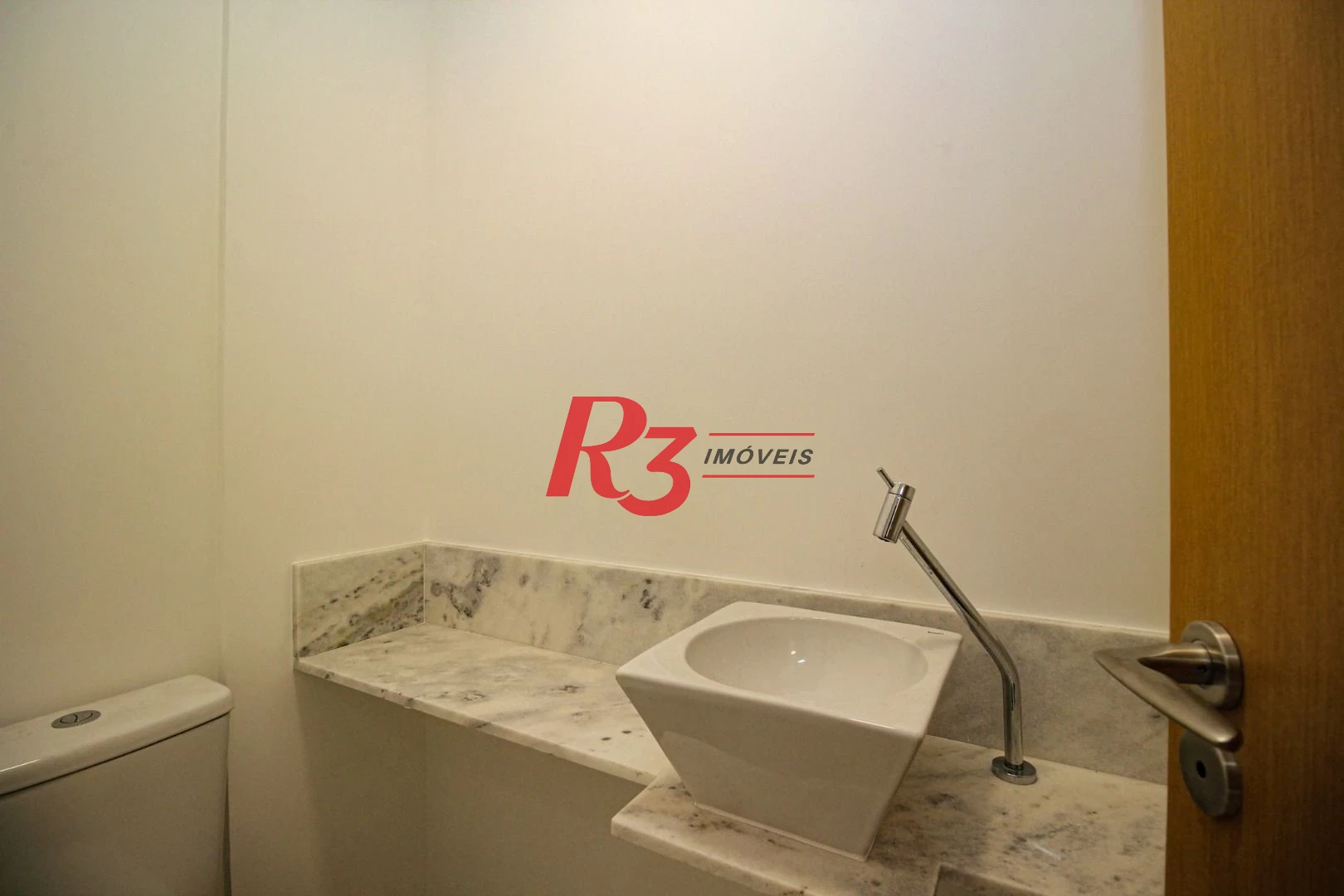 Apartamento para alugar, 101 m² por R$ 9.000,02/mês - Gonzaga - Santos/SP