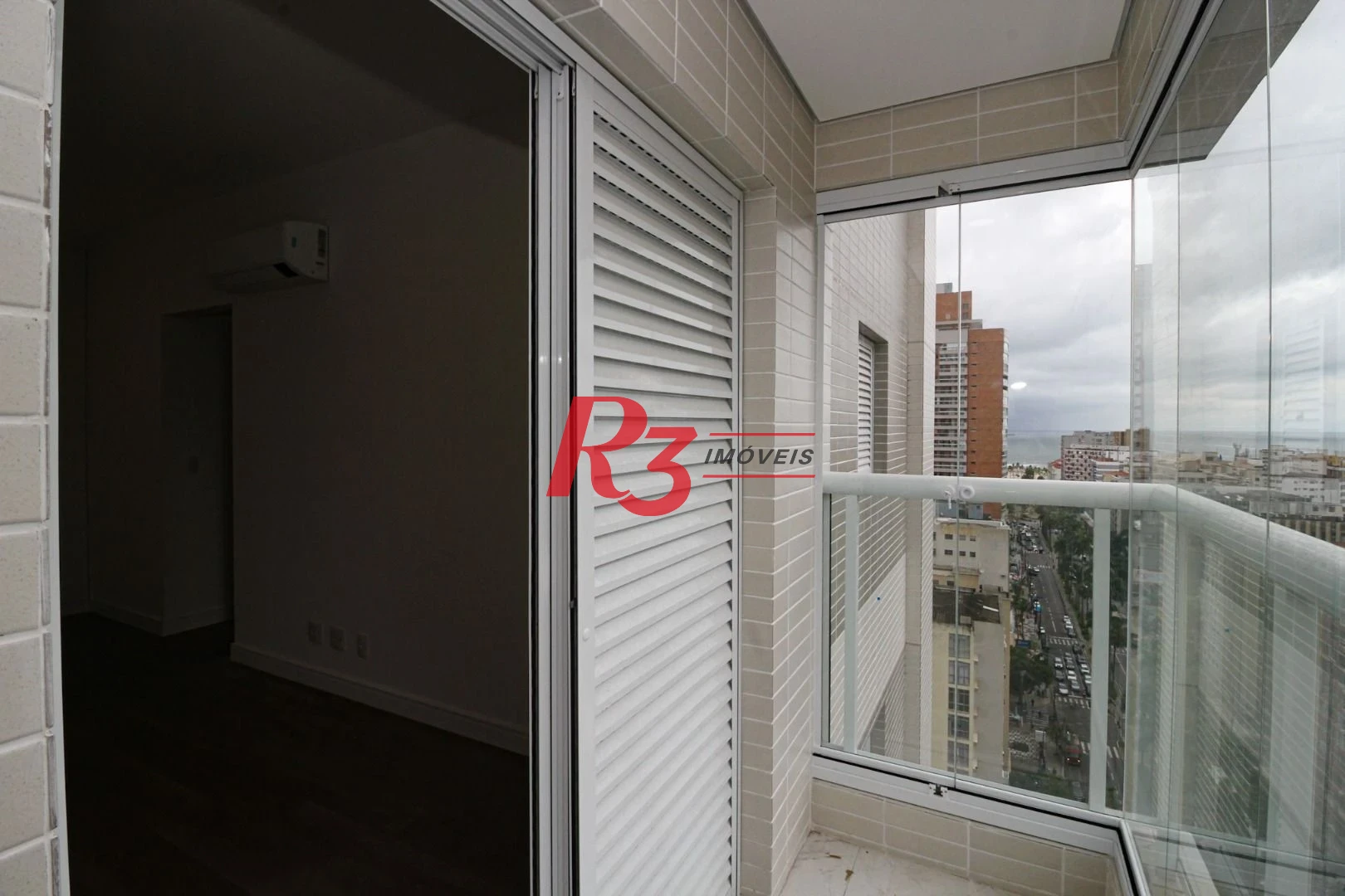 Apartamento para alugar, 101 m² por R$ 9.000,02/mês - Gonzaga - Santos/SP