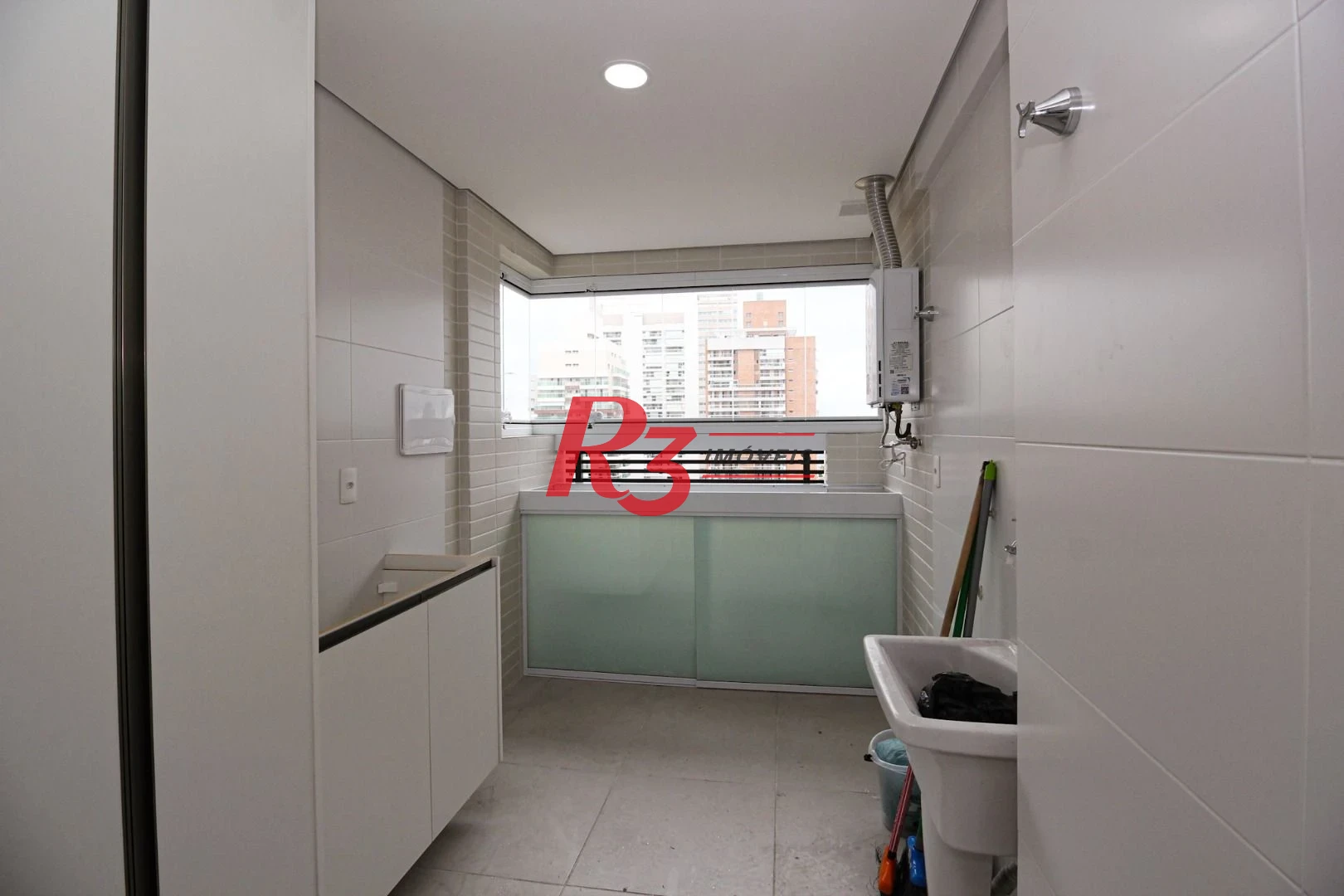 Apartamento para alugar, 101 m² por R$ 9.000,02/mês - Gonzaga - Santos/SP