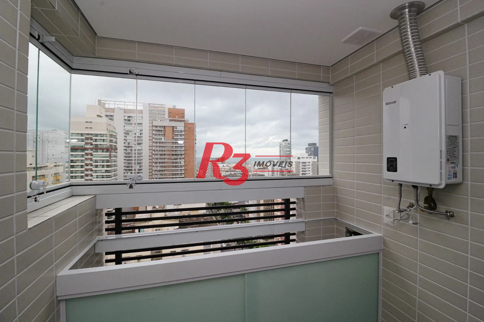 Apartamento para alugar, 101 m² por R$ 9.000,02/mês - Gonzaga - Santos/SP