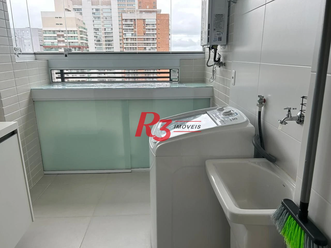 Apartamento com 3 dormitórios para alugar, 101 m² por R$ 9.142,65/mês - Gonzaga - Santos/SP