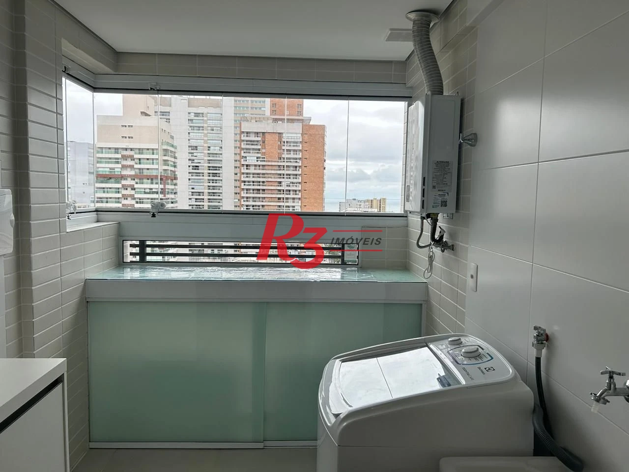 Apartamento com 3 dormitórios para alugar, 101 m² por R$ 9.142,65/mês - Gonzaga - Santos/SP