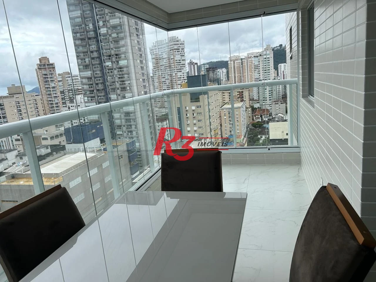 Apartamento com 3 dormitórios para alugar, 101 m² por R$ 9.142,65/mês - Gonzaga - Santos/SP