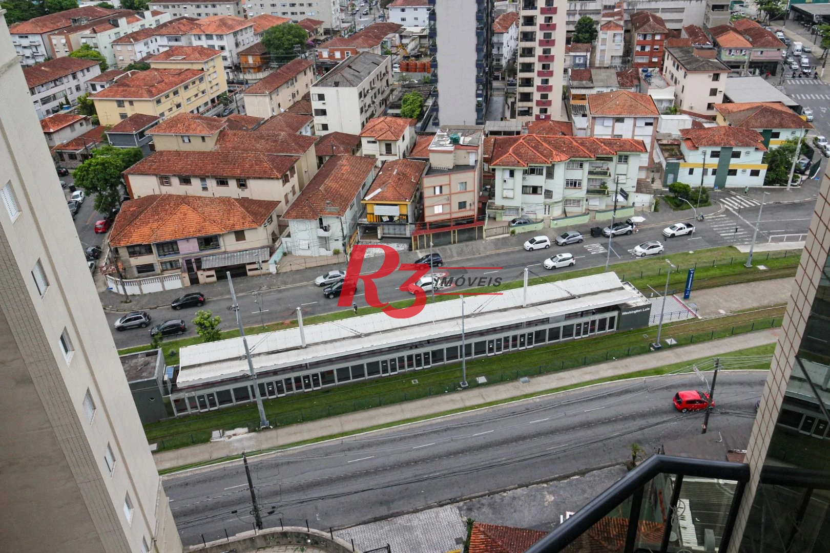 COBERTURA NO GONZAGA COM 4 ANDARES SERVIDOS POR ELEVADOR - ÚNICA DE SANTOS