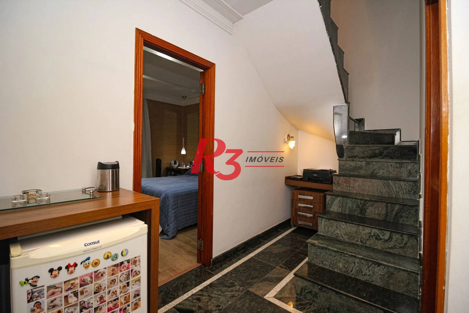 COBERTURA NO GONZAGA COM 4 ANDARES SERVIDOS POR ELEVADOR - ÚNICA DE SANTOS
