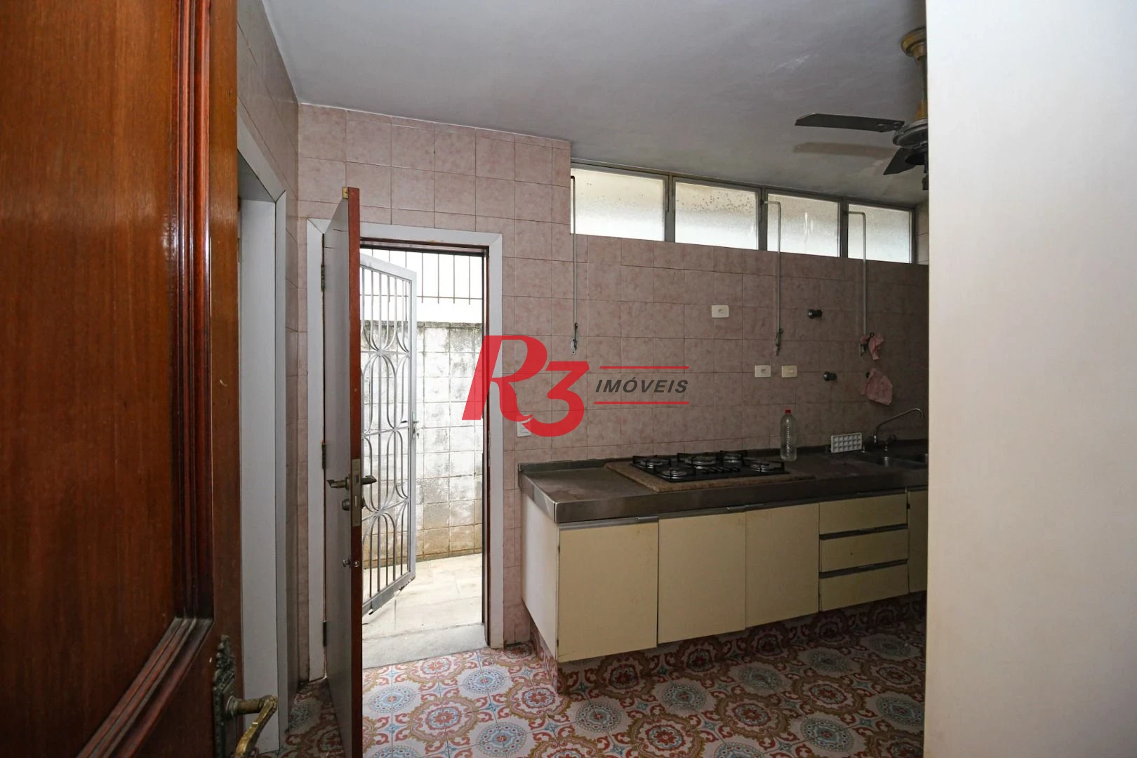 Sobrado para alugar com 4 dormitórios 1 Suíte, 390 m² Piscina, 2 VGS Boqueirão Santos/SP