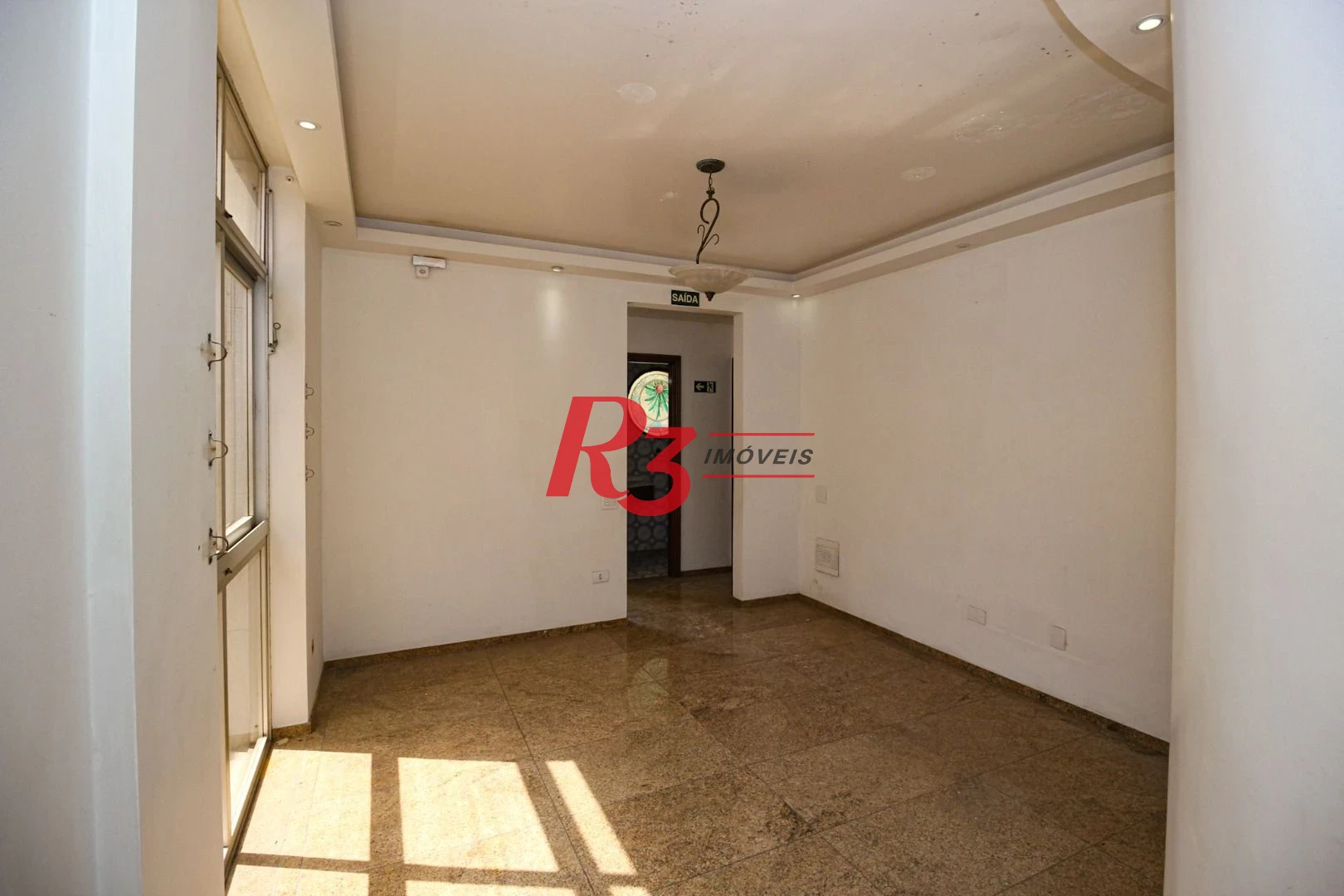 Sobrado para alugar com 4 dormitórios 1 Suíte, 390 m² Piscina, 2 VGS Boqueirão Santos/SP