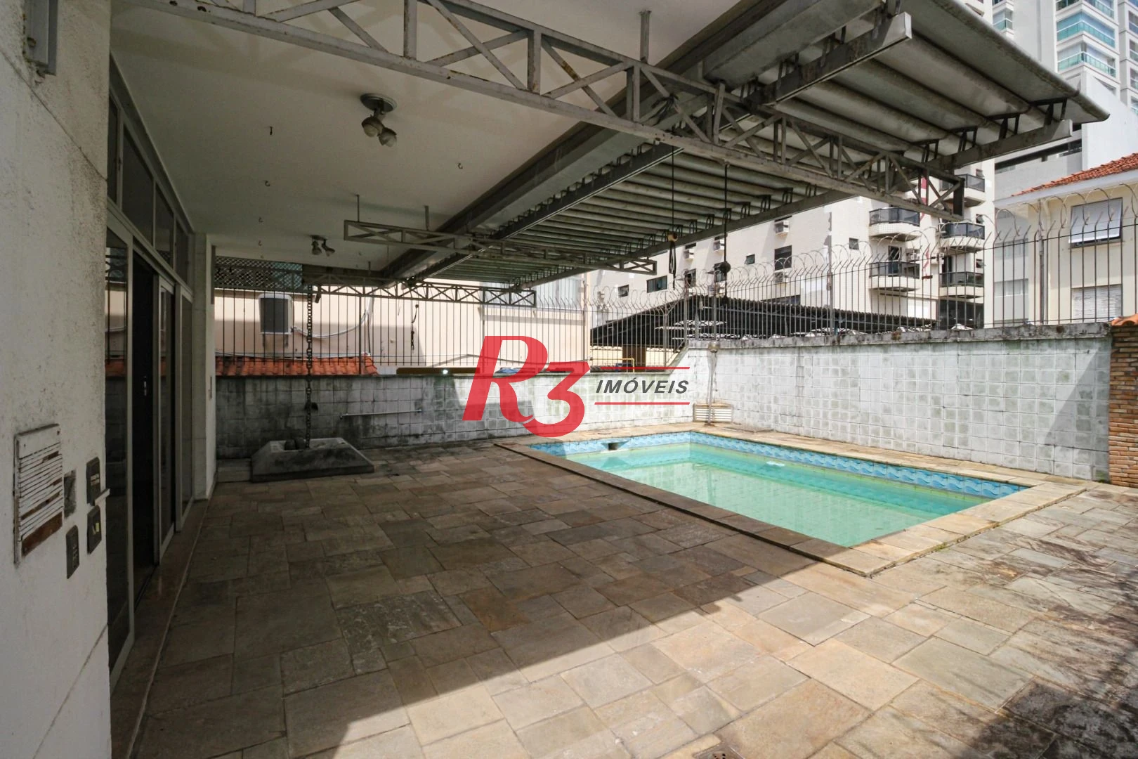 Sobrado para alugar com 4 dormitórios 1 Suíte, 390 m² Piscina, 2 VGS Boqueirão Santos/SP