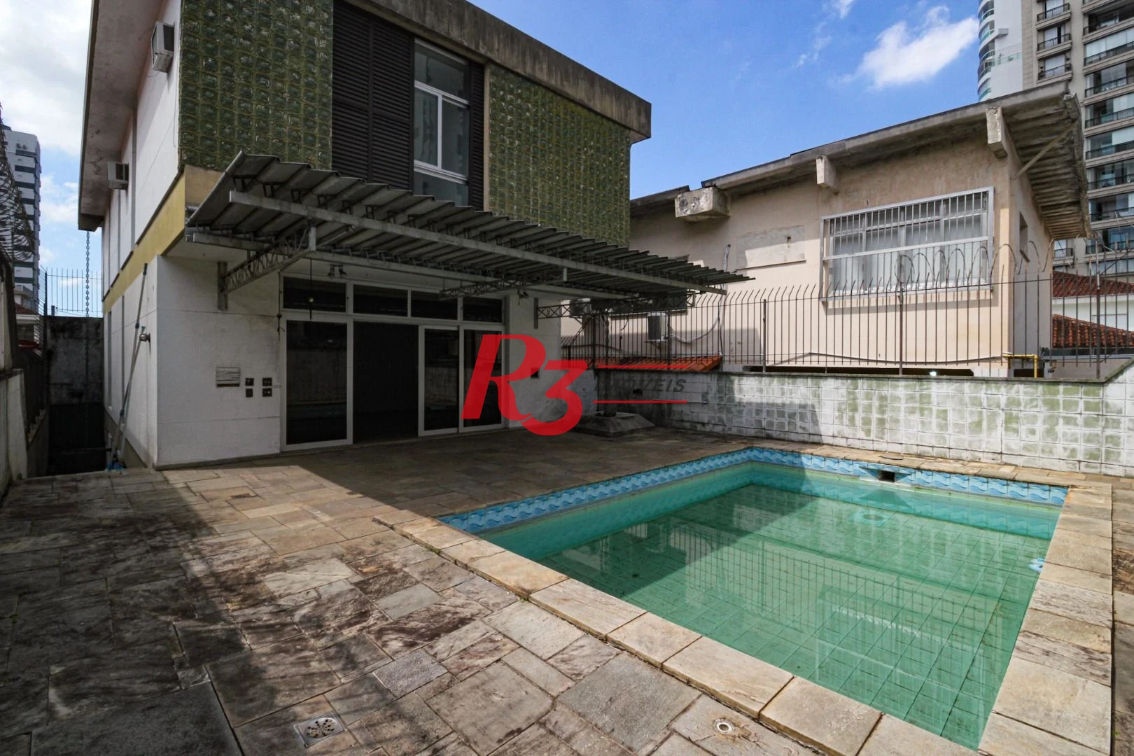 Sobrado para alugar com 4 dormitórios 1 Suíte, 390 m² Piscina, 2 VGS Boqueirão Santos/SP