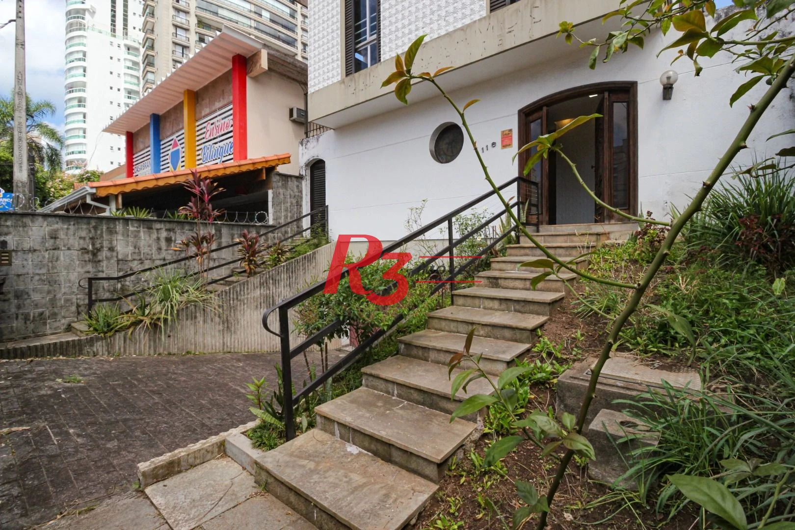 Sobrado para alugar com 4 dormitórios 1 Suíte, 390 m² Piscina, 2 VGS Boqueirão Santos/SP