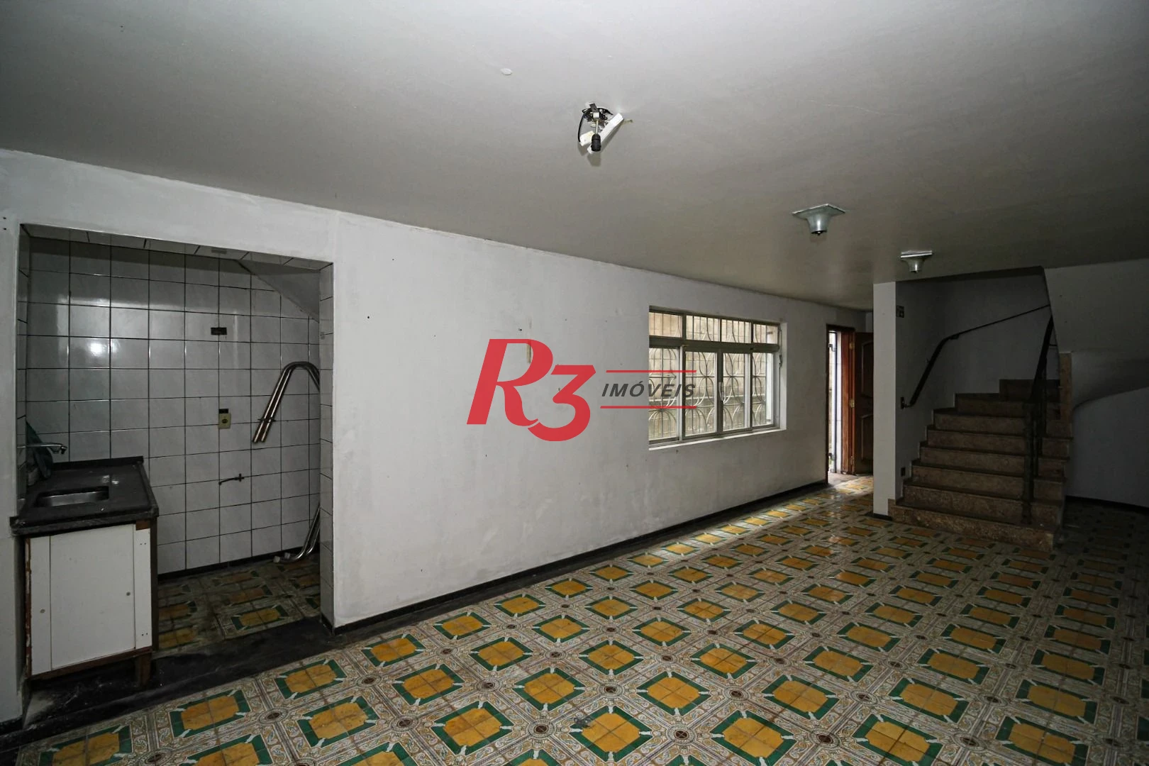 Sobrado para alugar com 4 dormitórios 1 Suíte, 390 m² Piscina, 2 VGS Boqueirão Santos/SP