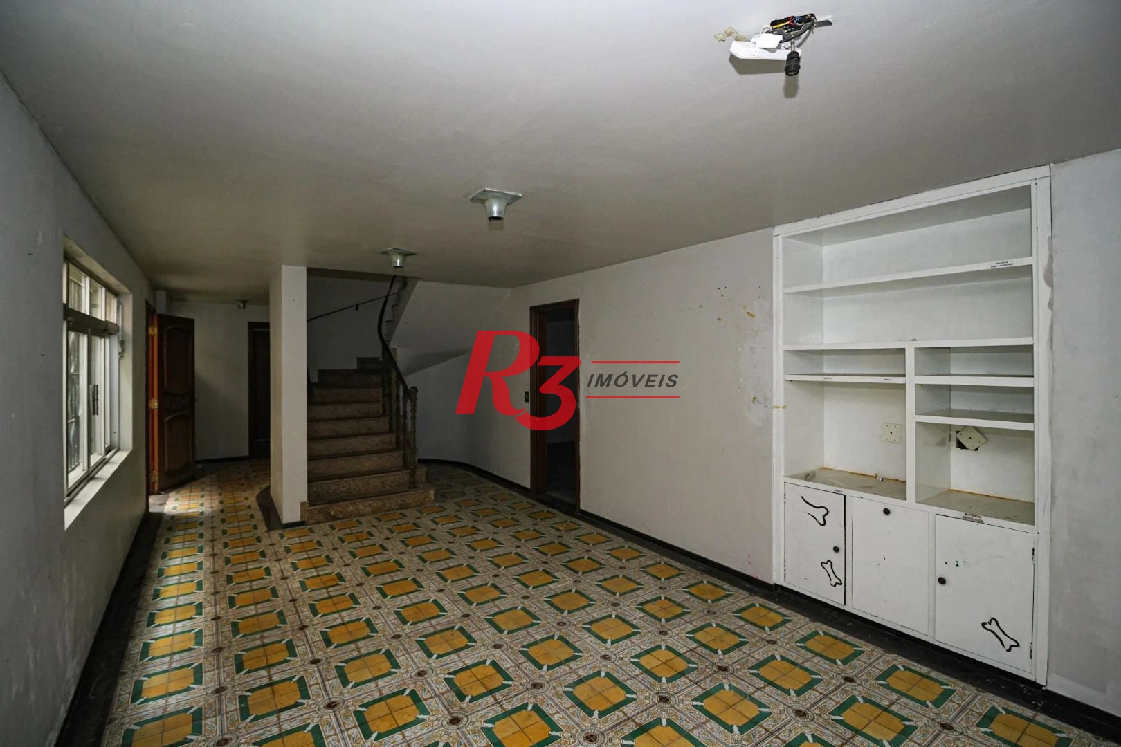 Sobrado para alugar com 4 dormitórios 1 Suíte, 390 m² Piscina, 2 VGS Boqueirão Santos/SP